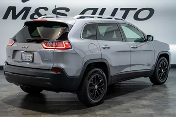2019 Jeep Cherokee Latitude thumbnail