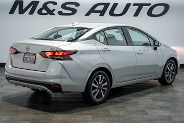 2024 Nissan Versa SV thumbnail