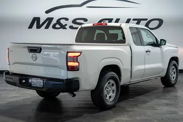 2022 Nissan Frontier S thumbnail