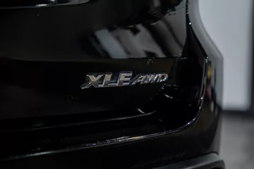 2014 Toyota Highlander XLE thumbnail
