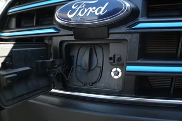 2023 Ford E-Transit Cargo Van T-350 thumbnail