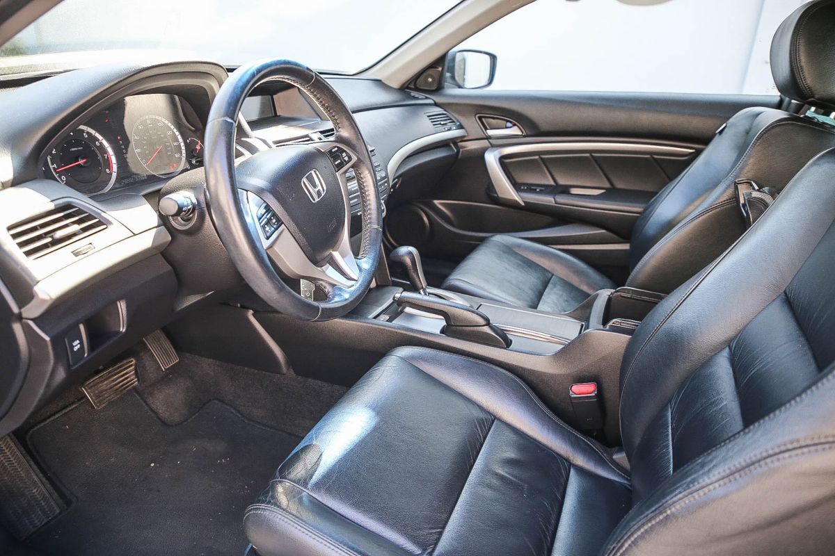 ACCORD Coupe 鴨デコイ 1988 Honda Accord Coupe LX-i Joins the Melting Pot
