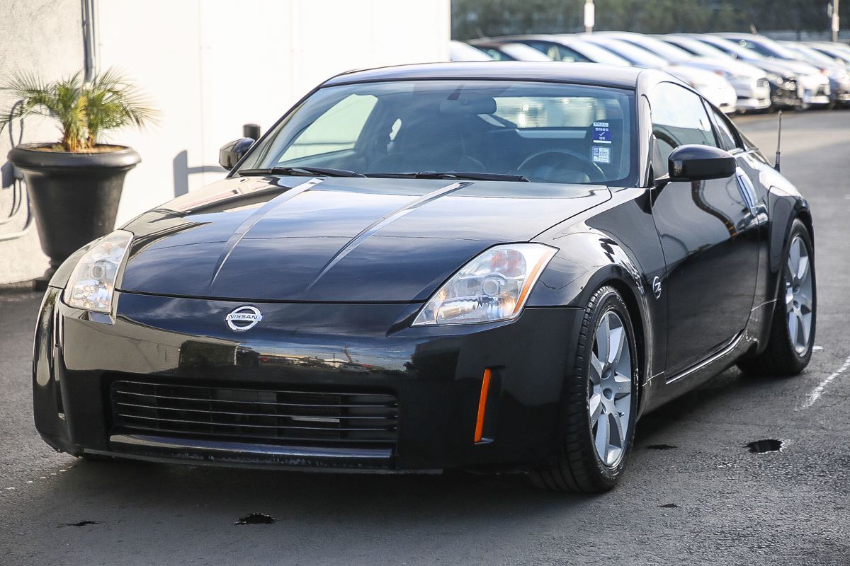 2005 Nissan 350Z at Parkway Motors 399 Llc - Research - GrooveCar, image size:1200x800
