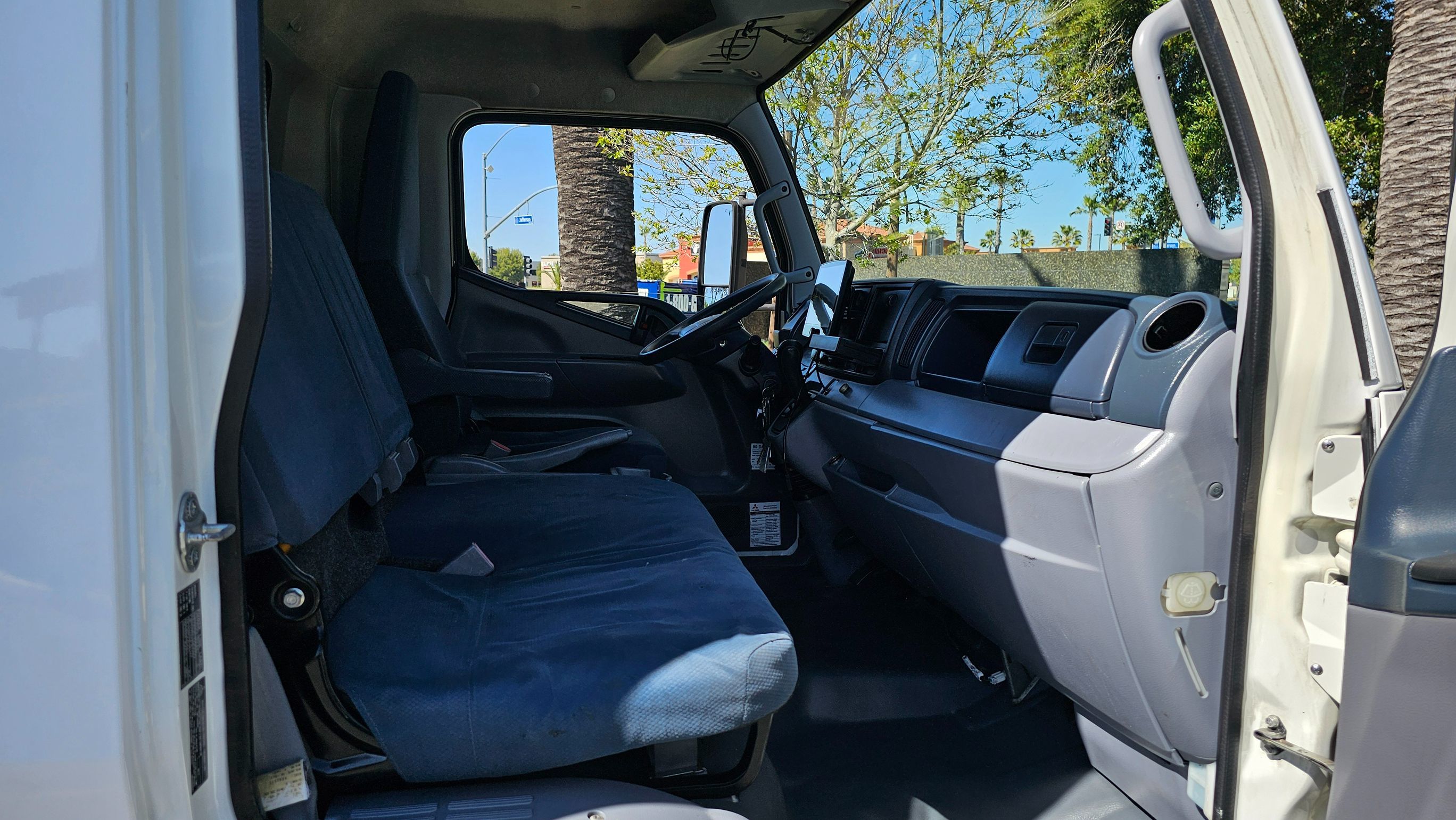 2014 Mitsubishi Fuso FEC52S photo 16
