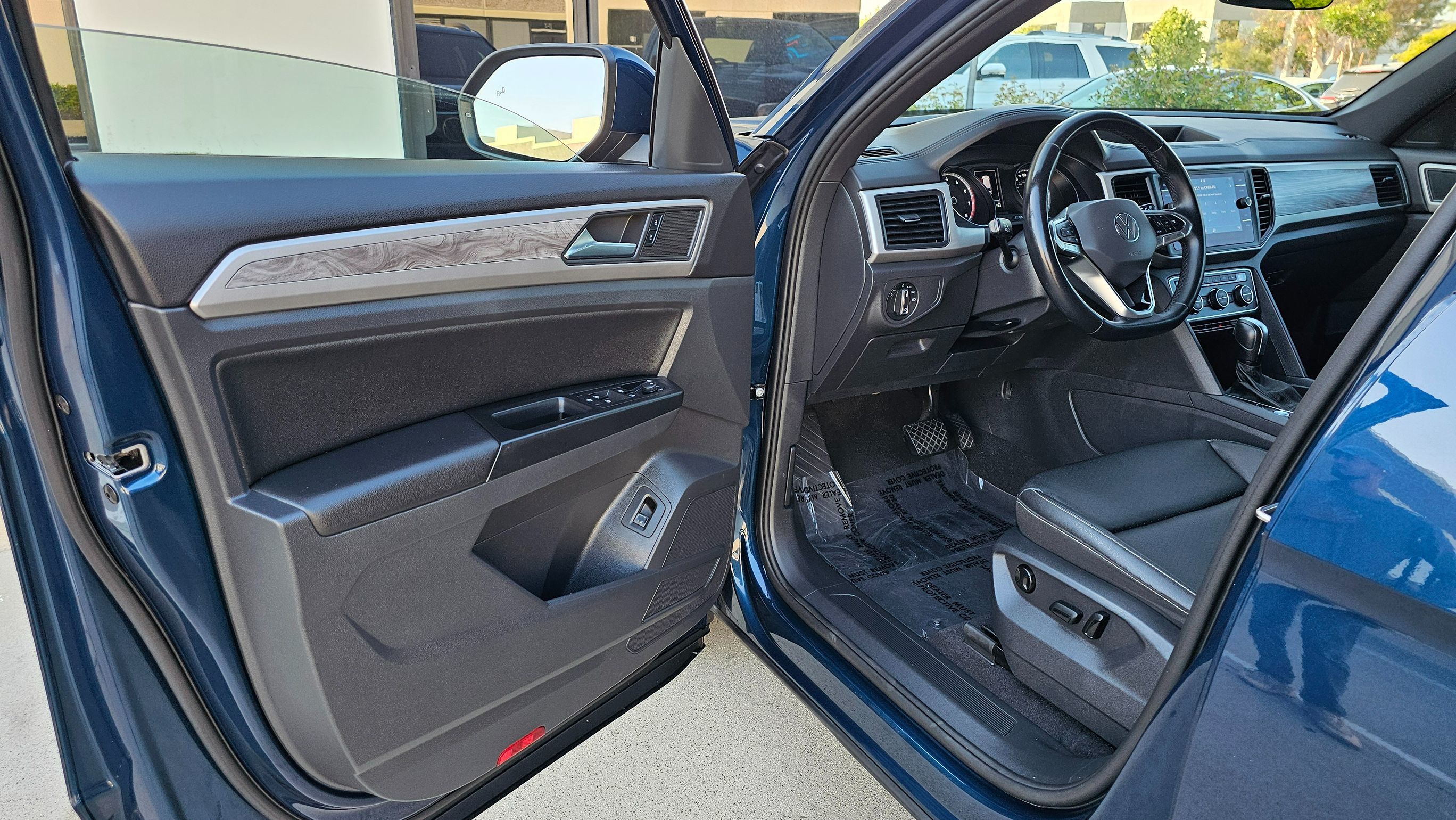 2020 Volkswagen Atlas Cross Sport V6 SE Technology photo 13