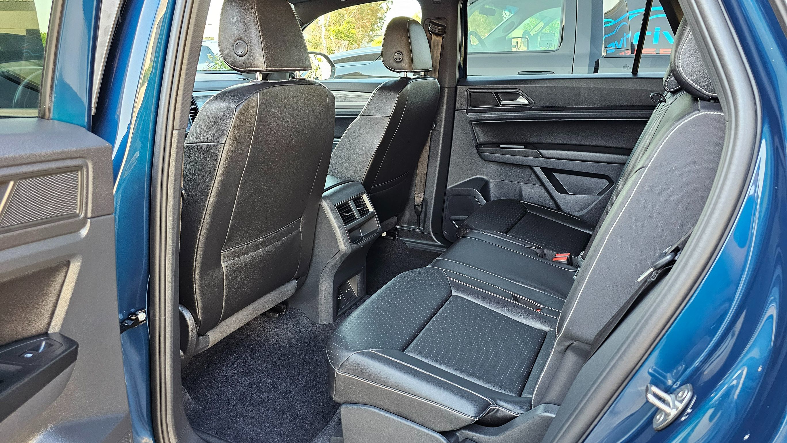 2020 Volkswagen Atlas Cross Sport V6 SE Technology photo 17