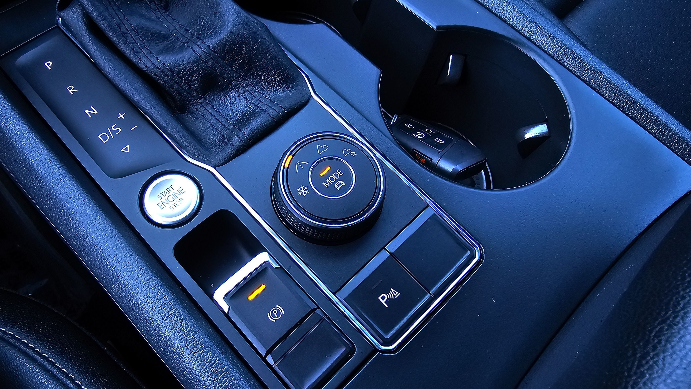 2020 Volkswagen Atlas Cross Sport V6 SE Technology photo 2