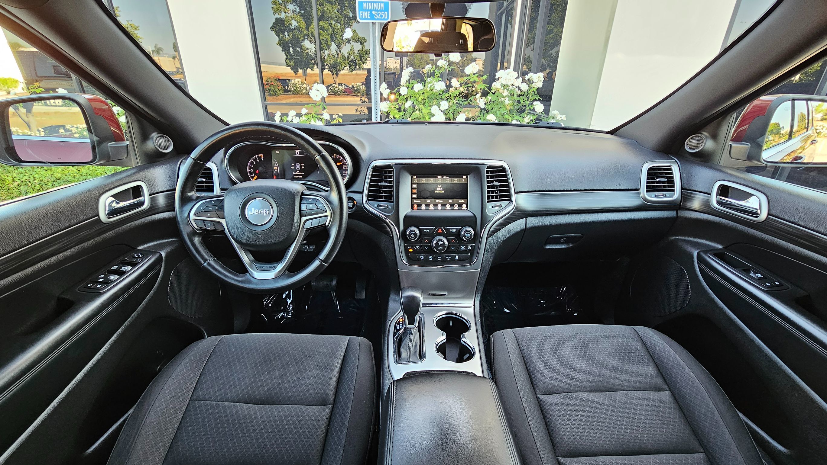 2021 Jeep Grand Cherokee Laredo E photo 16