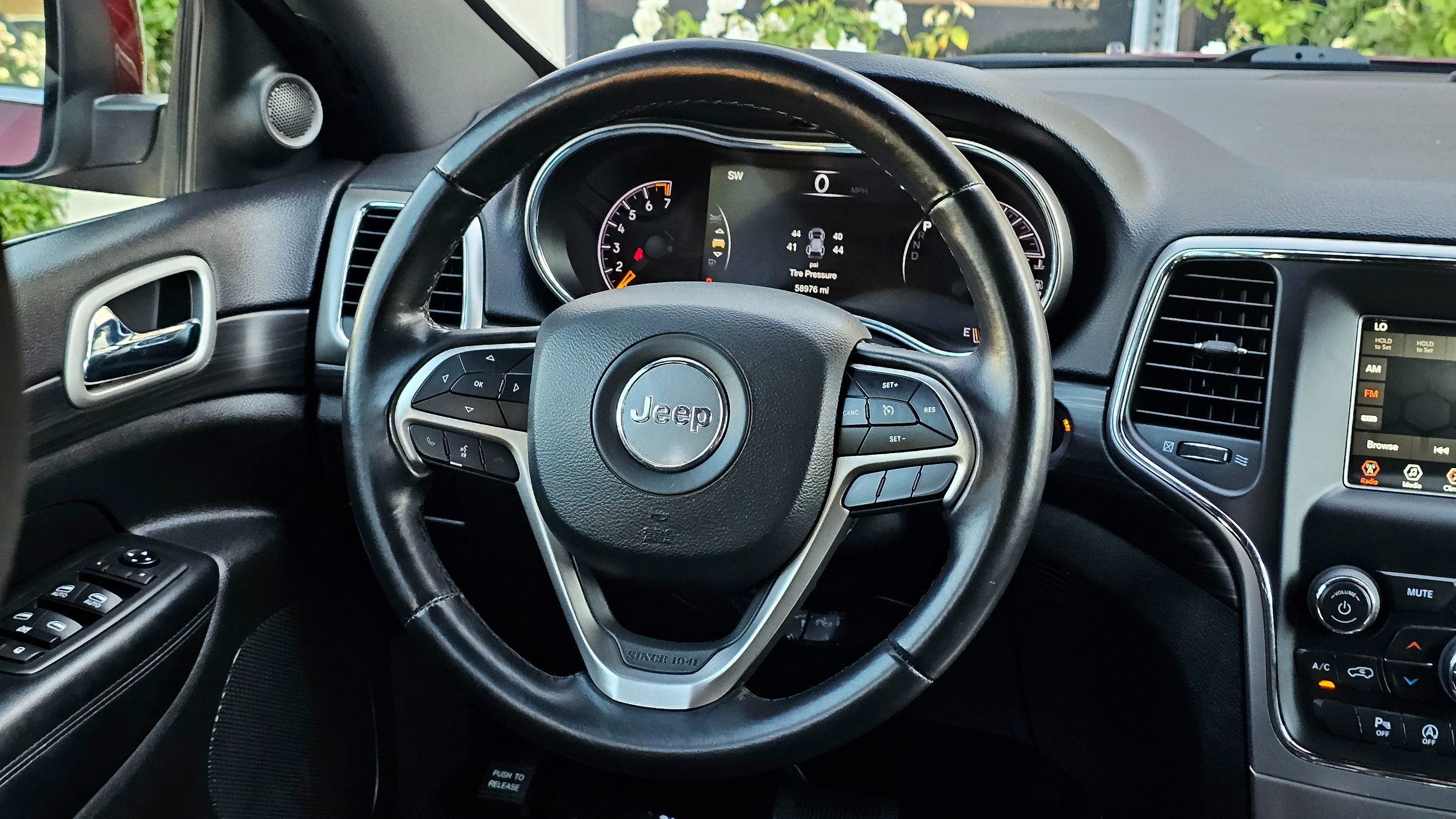 2021 Jeep Grand Cherokee Laredo E photo 19