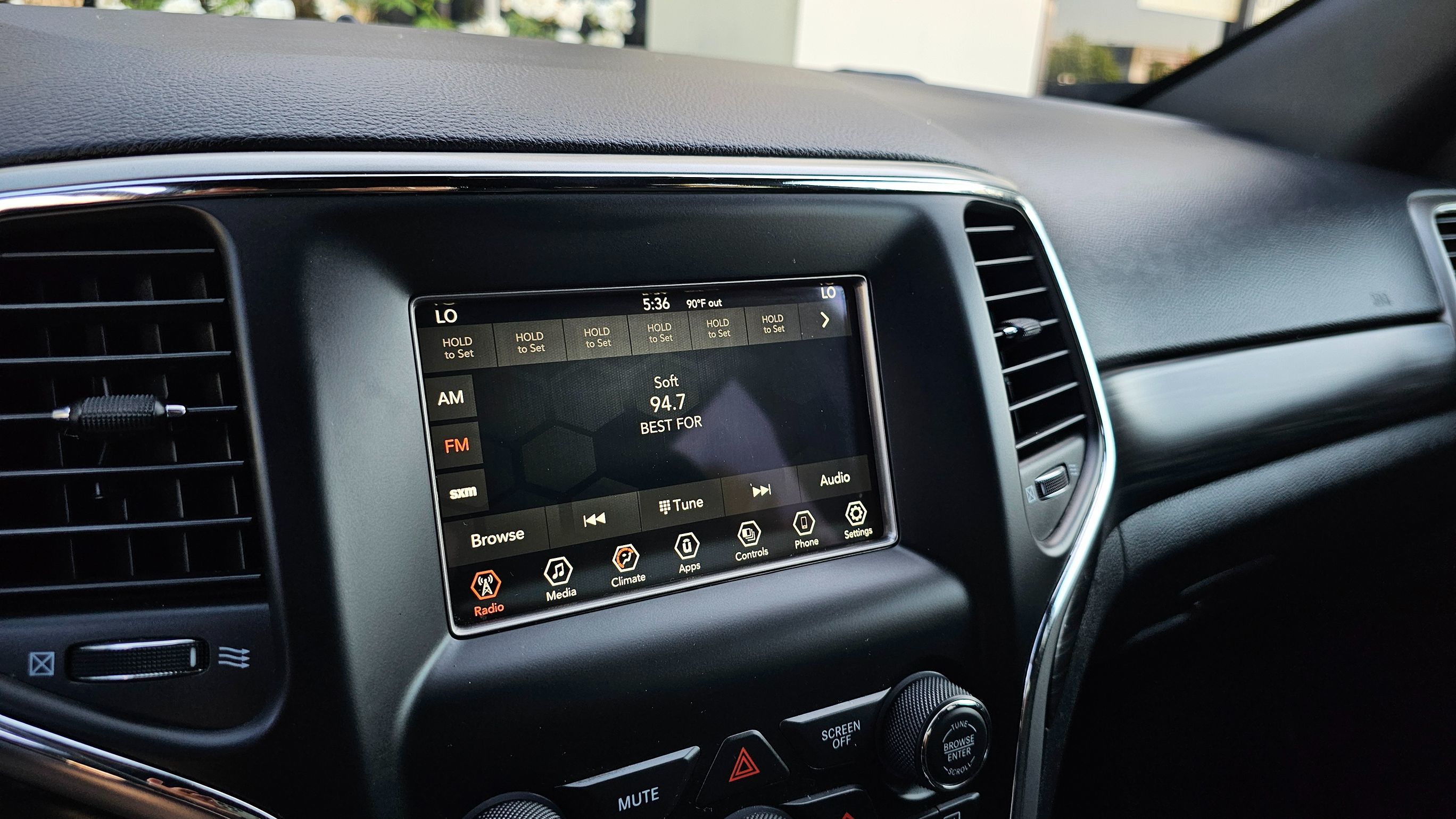 2021 Jeep Grand Cherokee Laredo E photo 28