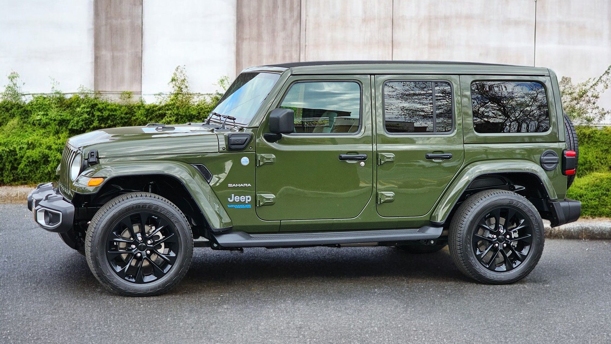 2021 Jeep Wrangler Unlimited Sahara 4XE photo 11