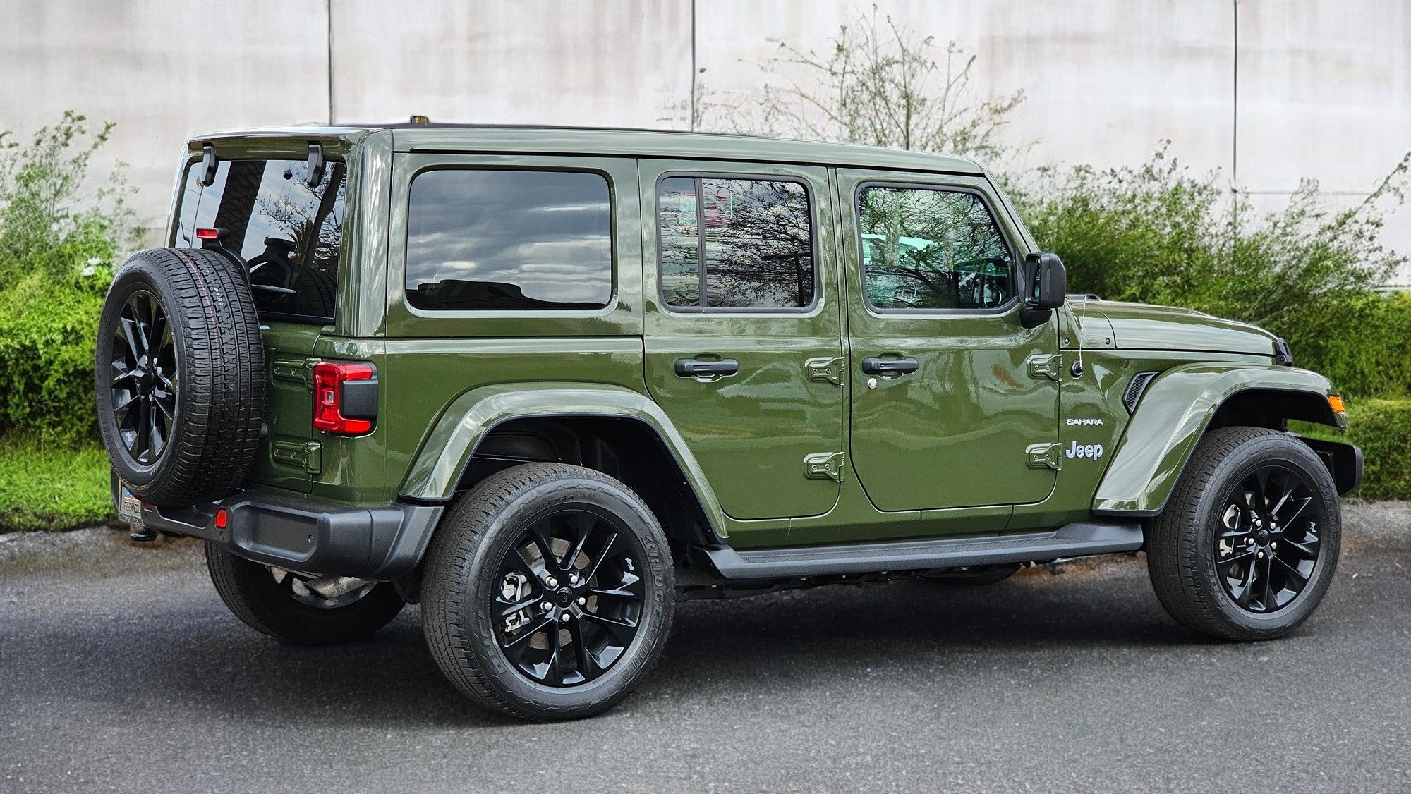 2021 Jeep Wrangler Unlimited Sahara 4XE photo 2