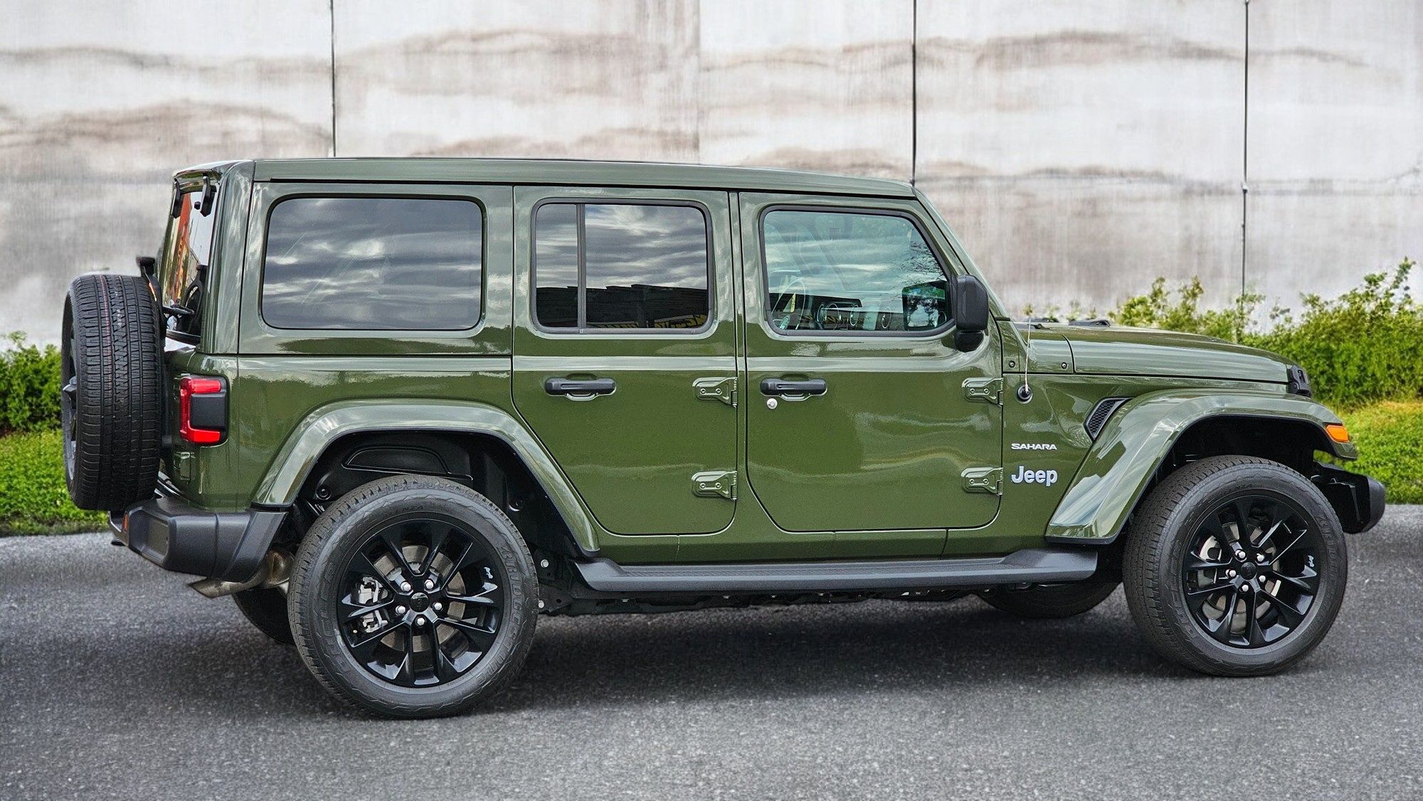 2021 Jeep Wrangler Unlimited Sahara 4XE photo 10