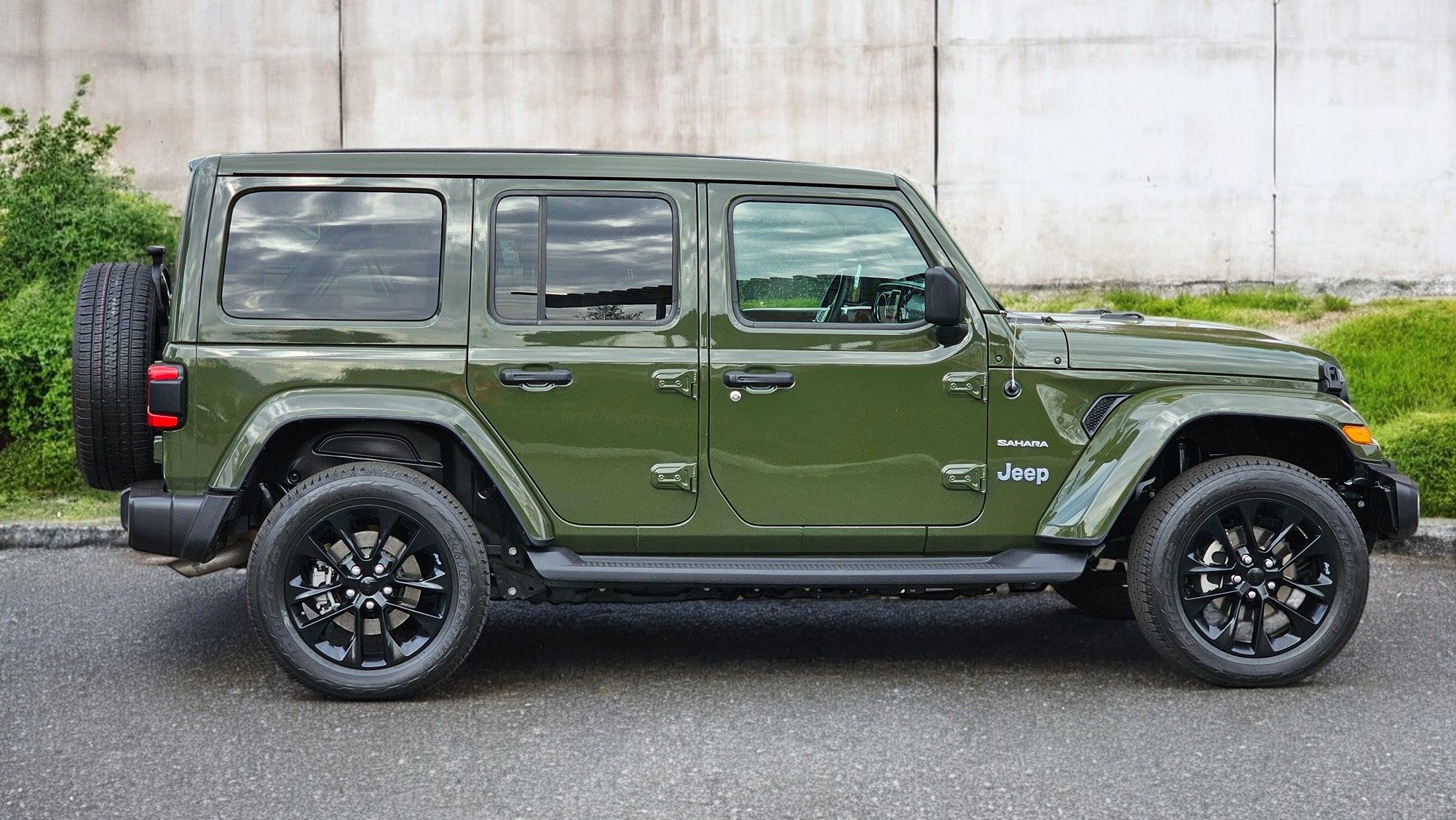 2021 Jeep Wrangler Unlimited Sahara 4XE photo 8