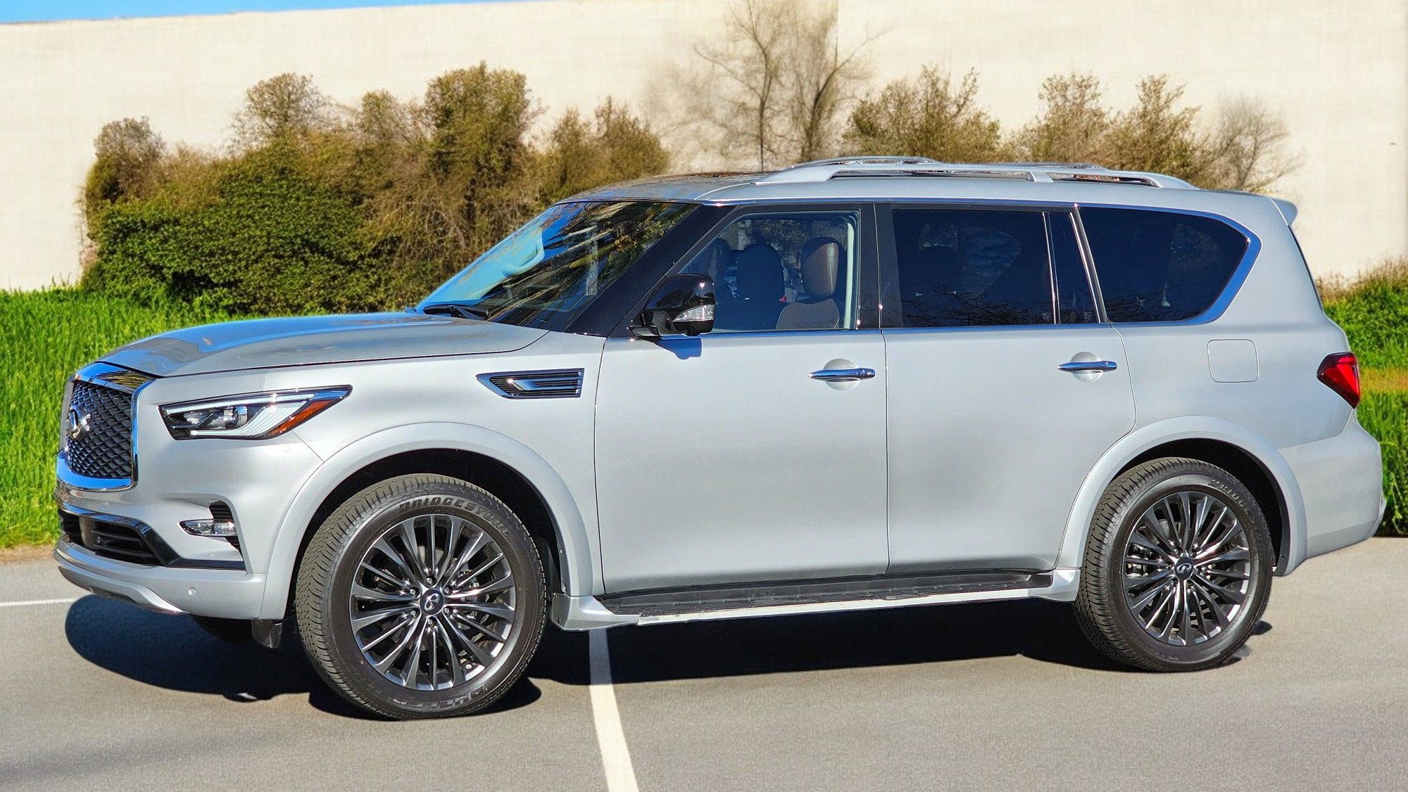 2022 INFINITI QX80 Sensory 4WD photo 9