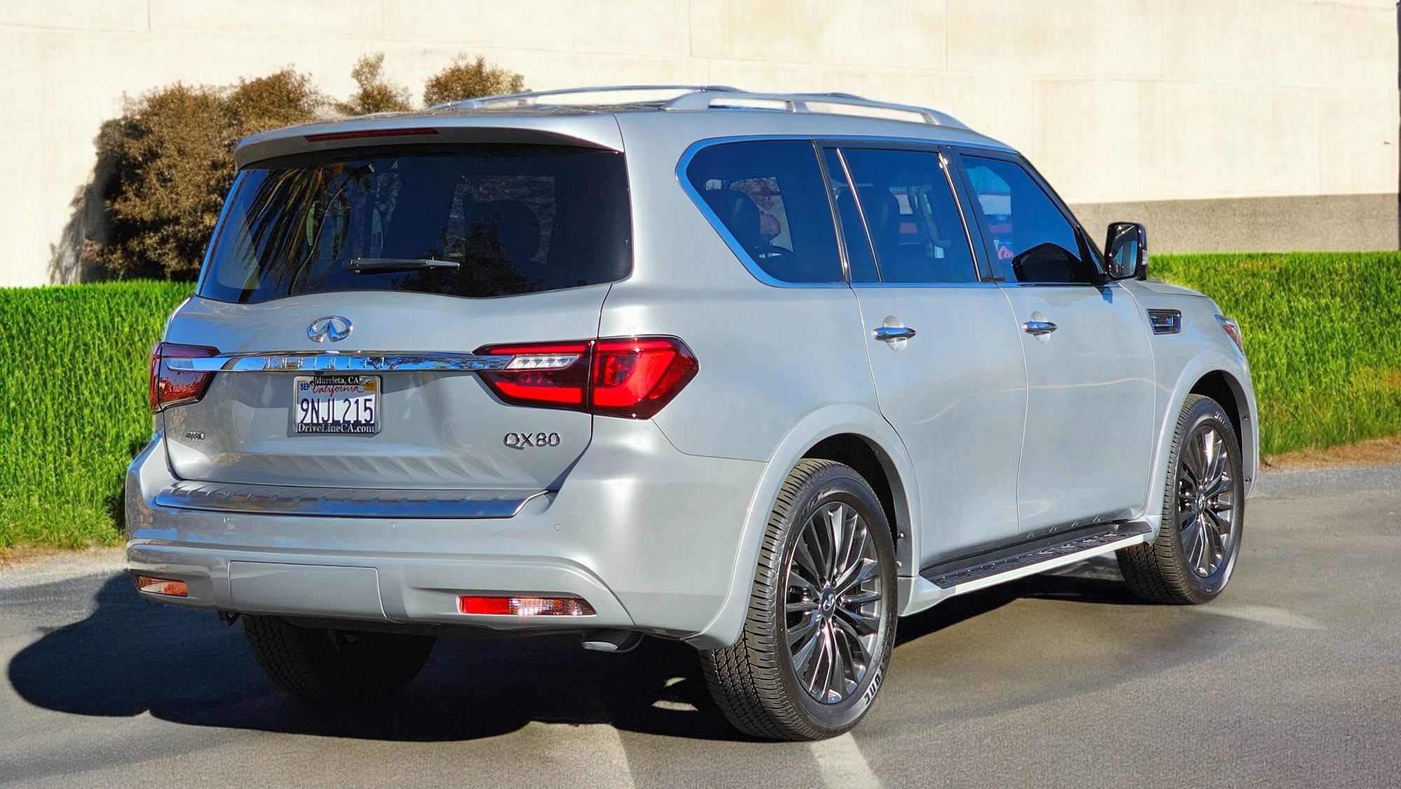 2022 INFINITI QX80 Sensory 4WD photo 4