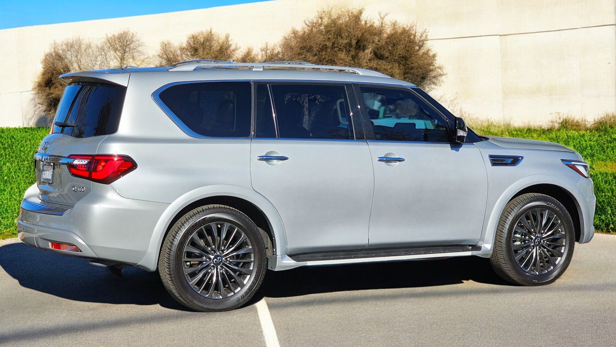 2022 INFINITI QX80 Sensory 4WD photo 11