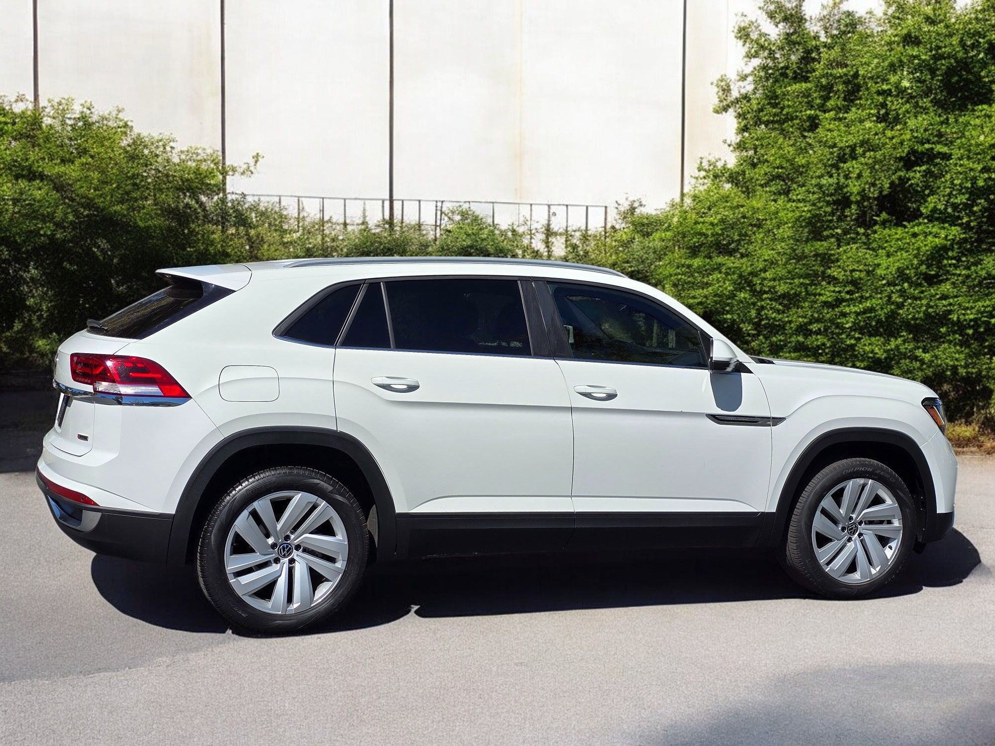 2021 Volkswagen Atlas Cross Sport SE Technology photo 5
