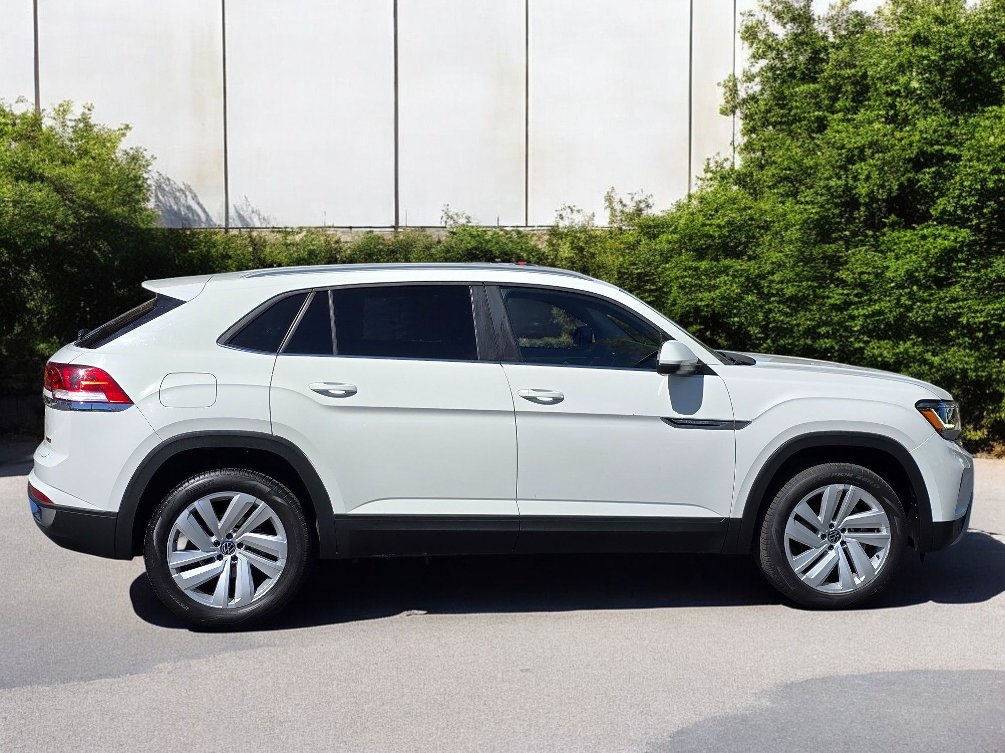 2021 Volkswagen Atlas Cross Sport SE Technology photo 9