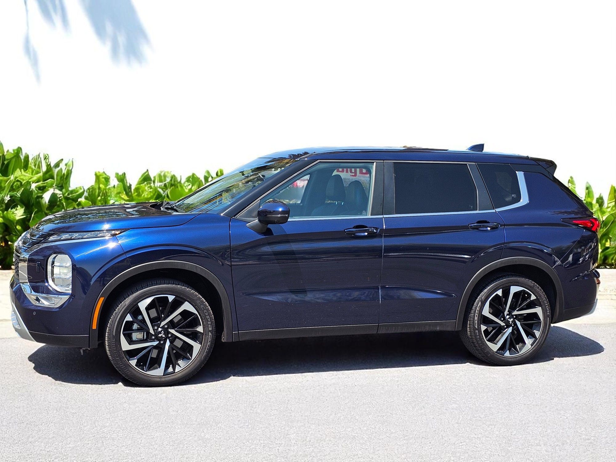 2024 Mitsubishi Outlander SE - Photo 12