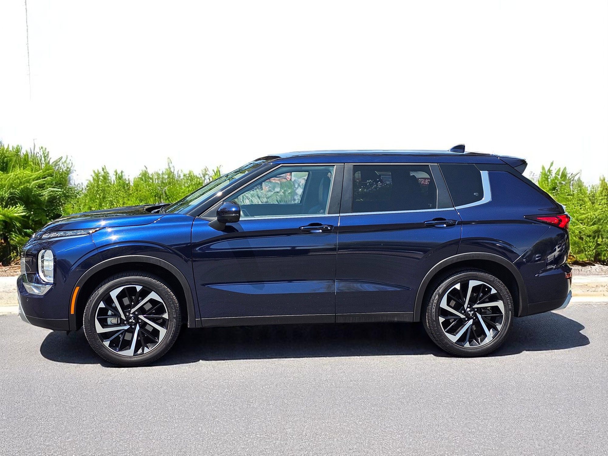2024 Mitsubishi Outlander SE - Photo 5