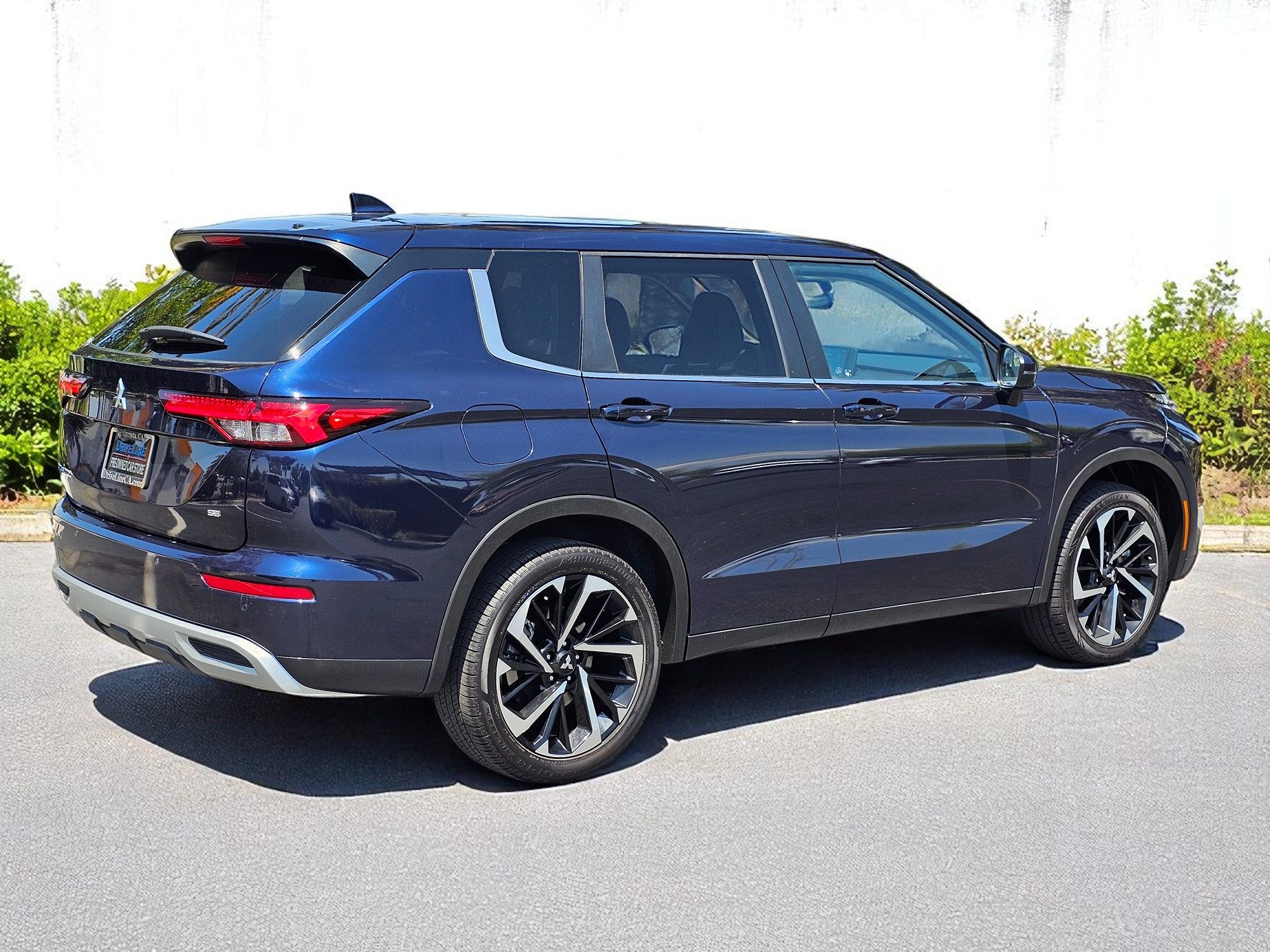 2024 Mitsubishi Outlander SE - Photo 2