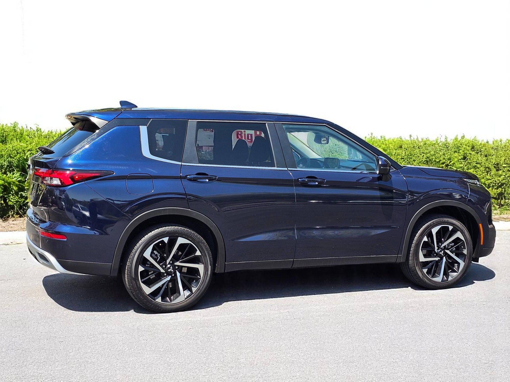 2024 Mitsubishi Outlander SE - Photo 9