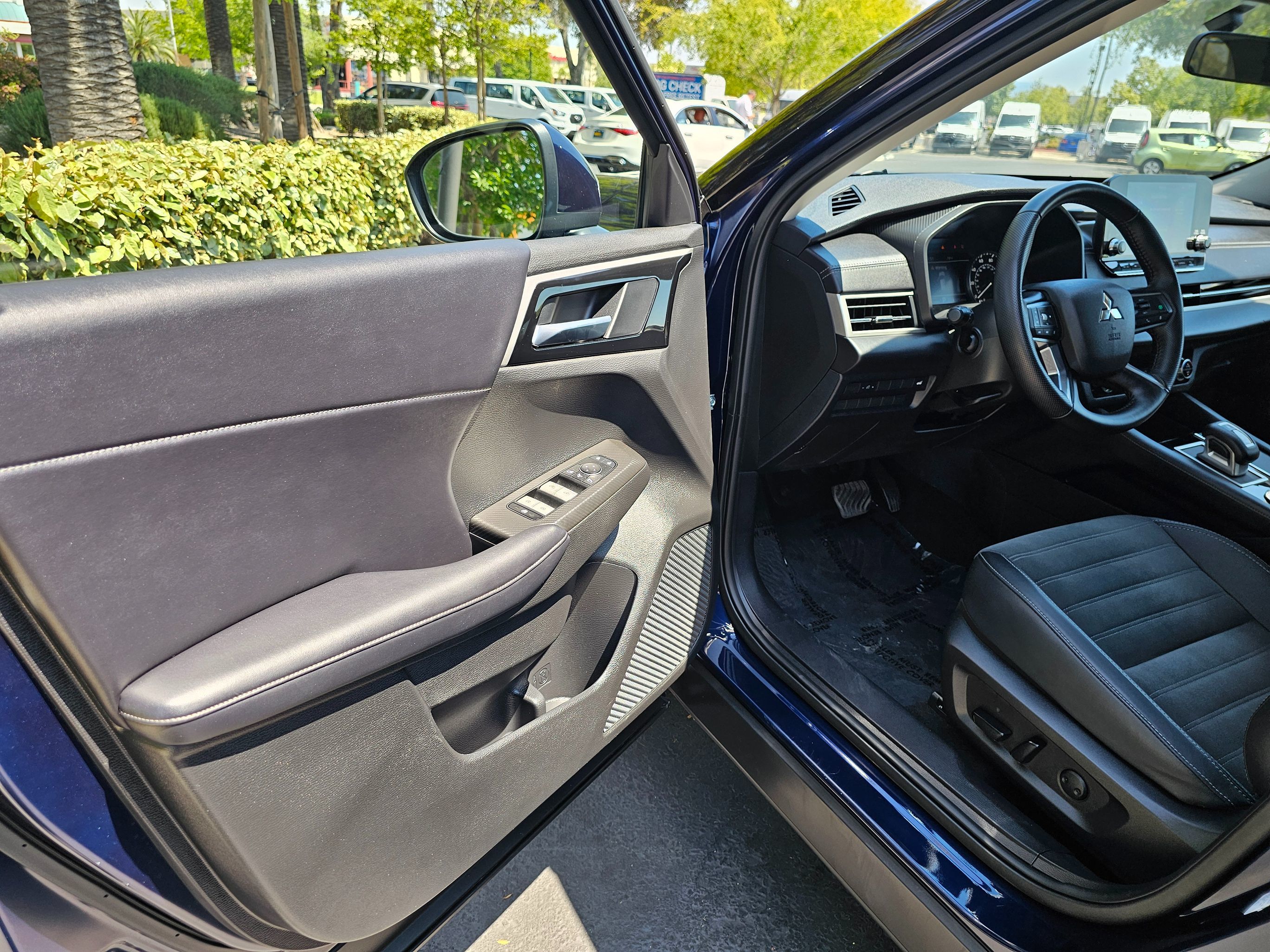 2024 Mitsubishi Outlander SE - Photo 13
