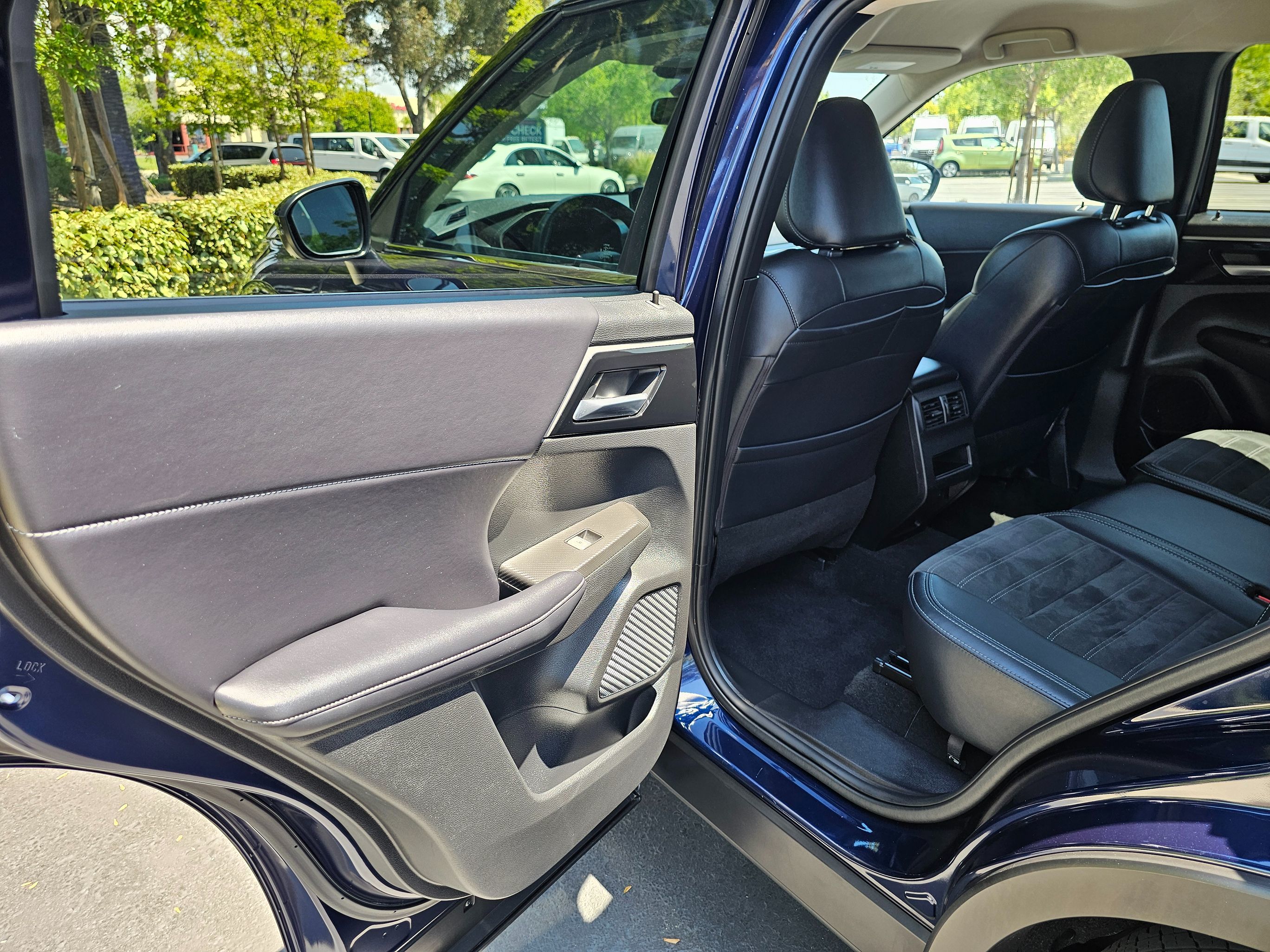 2024 Mitsubishi Outlander SE - Photo 16