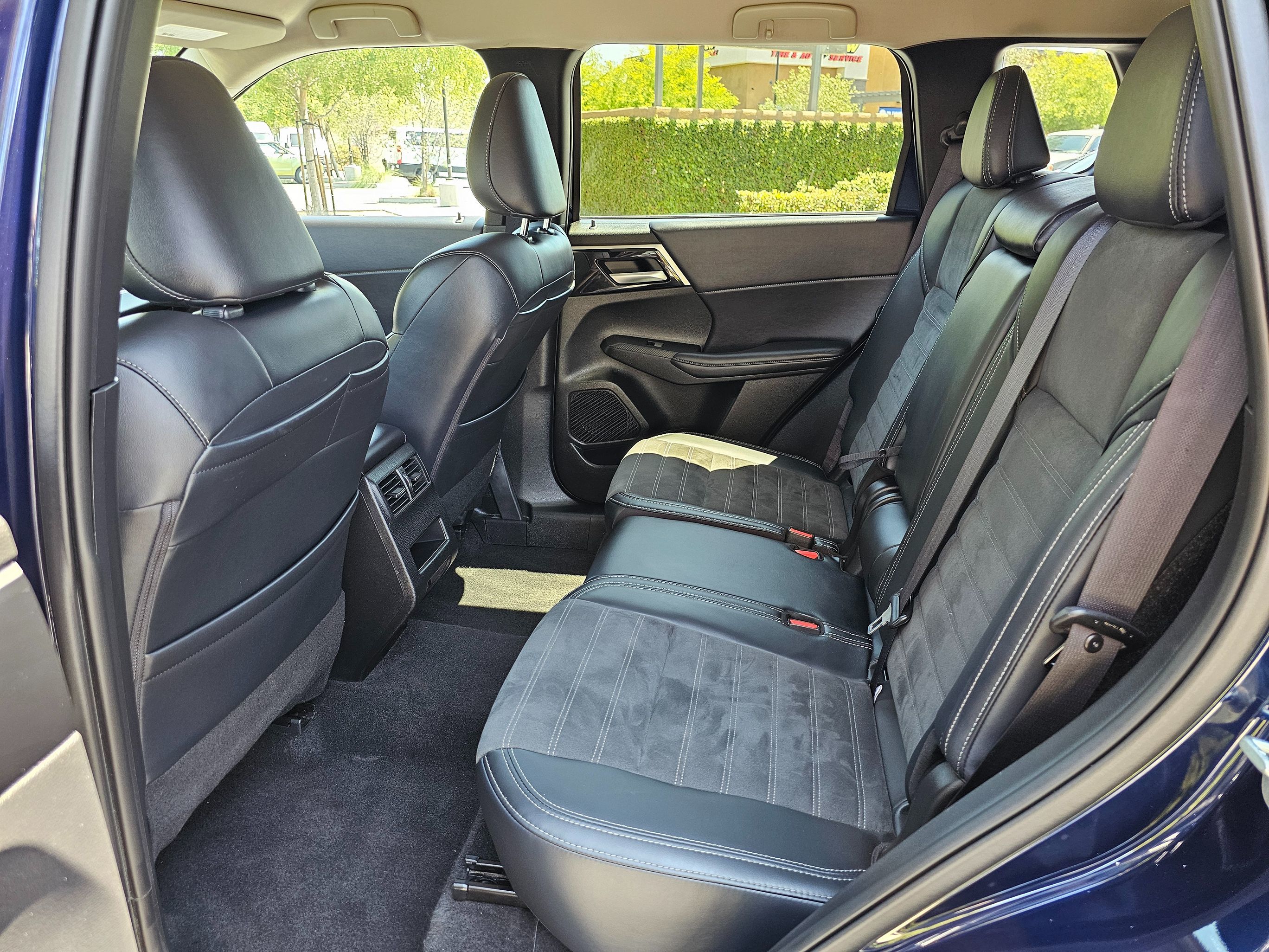 2024 Mitsubishi Outlander SE - Photo 17