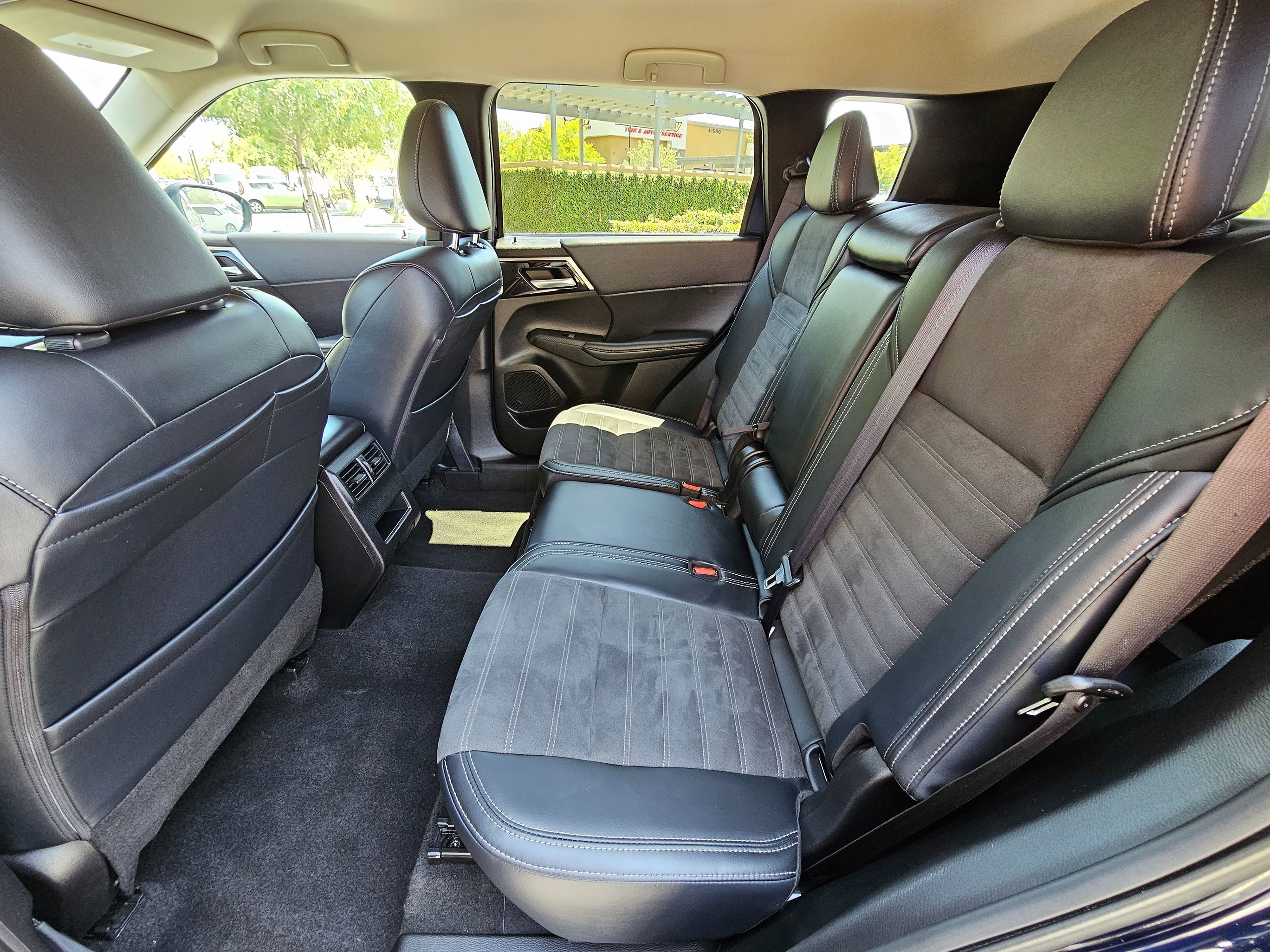 2024 Mitsubishi Outlander SE - Photo 18