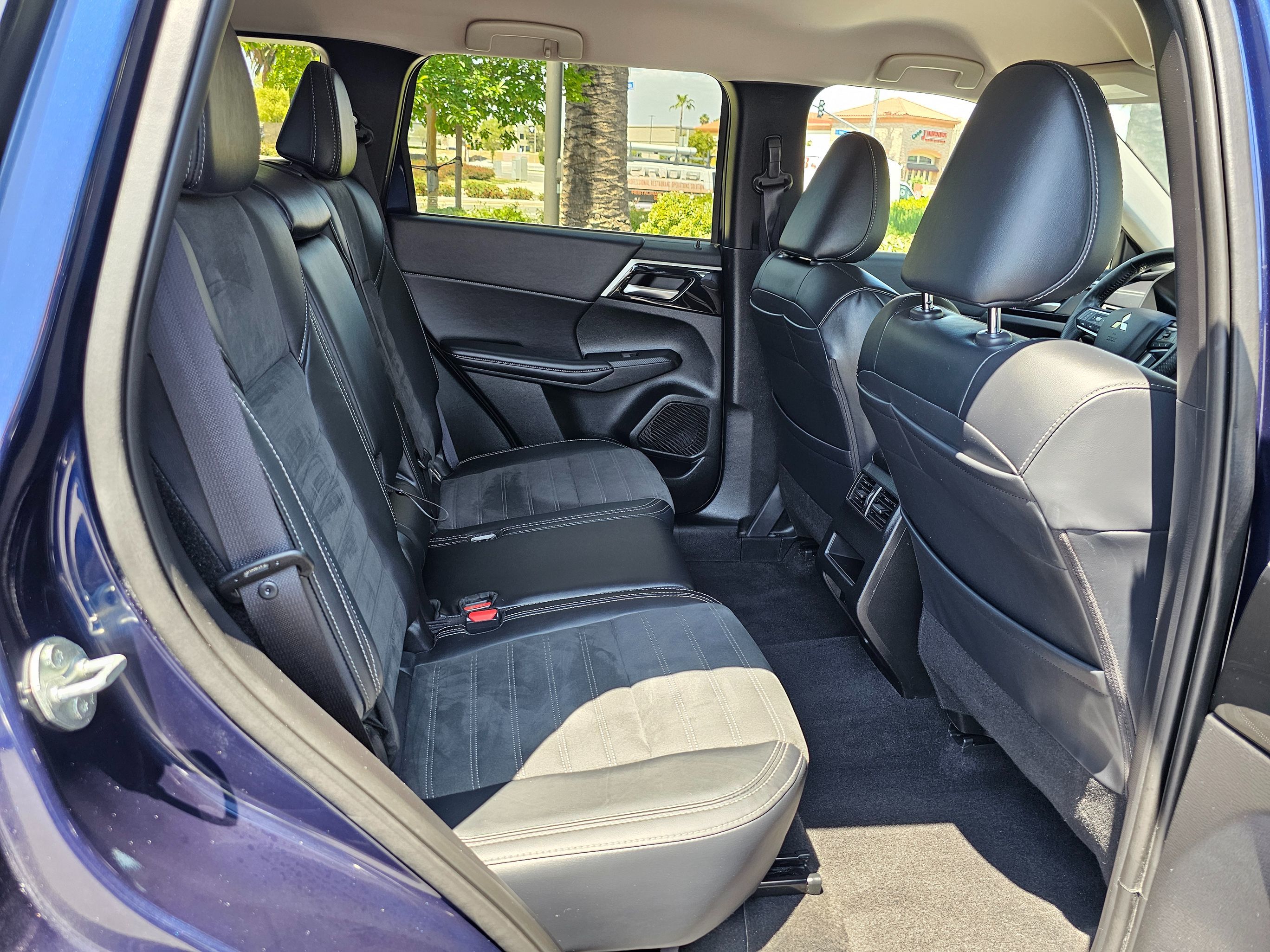2024 Mitsubishi Outlander SE - Photo 28