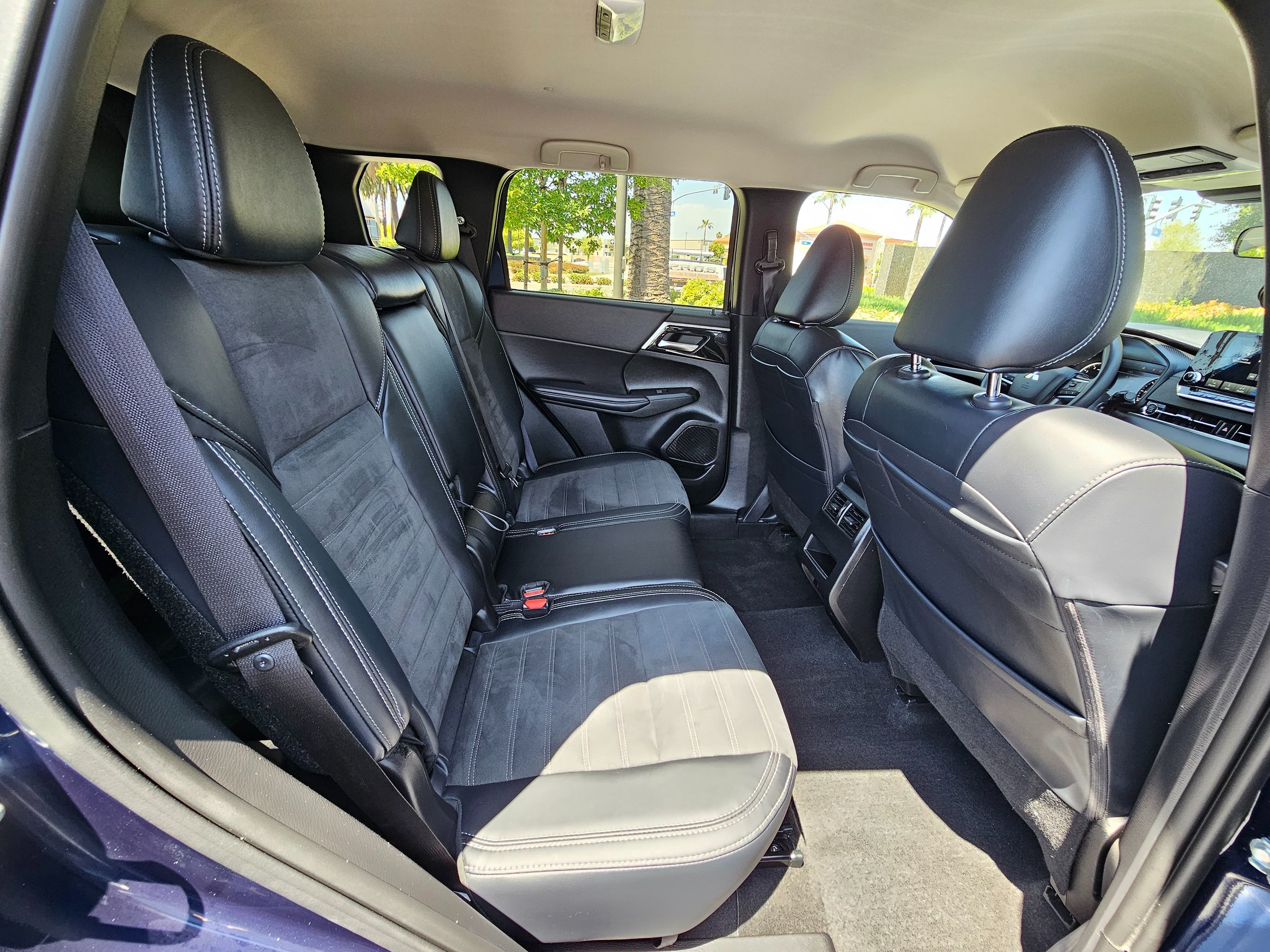 2024 Mitsubishi Outlander SE - Photo 29