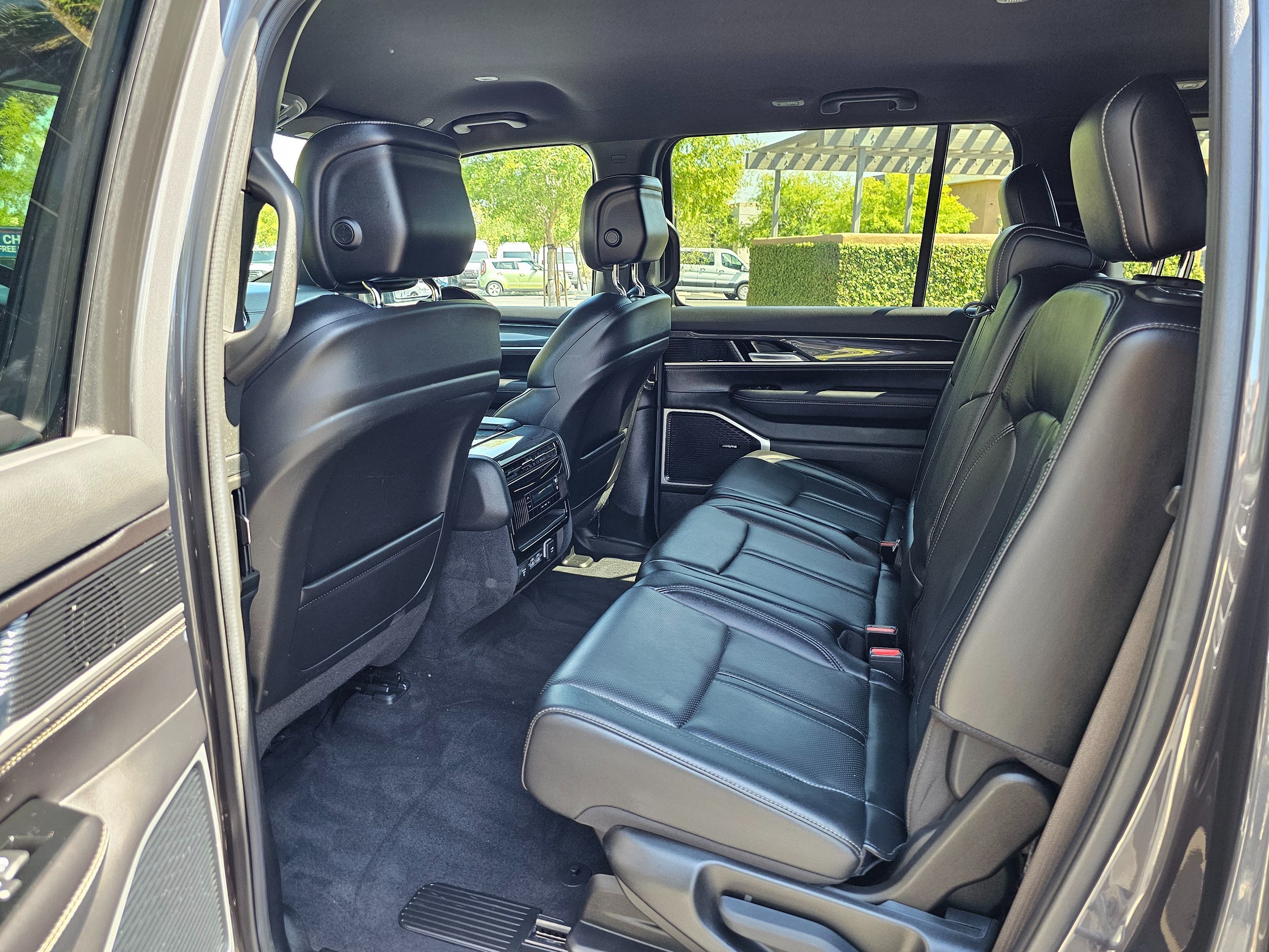 2022 Jeep Wagoneer Series I photo 11
