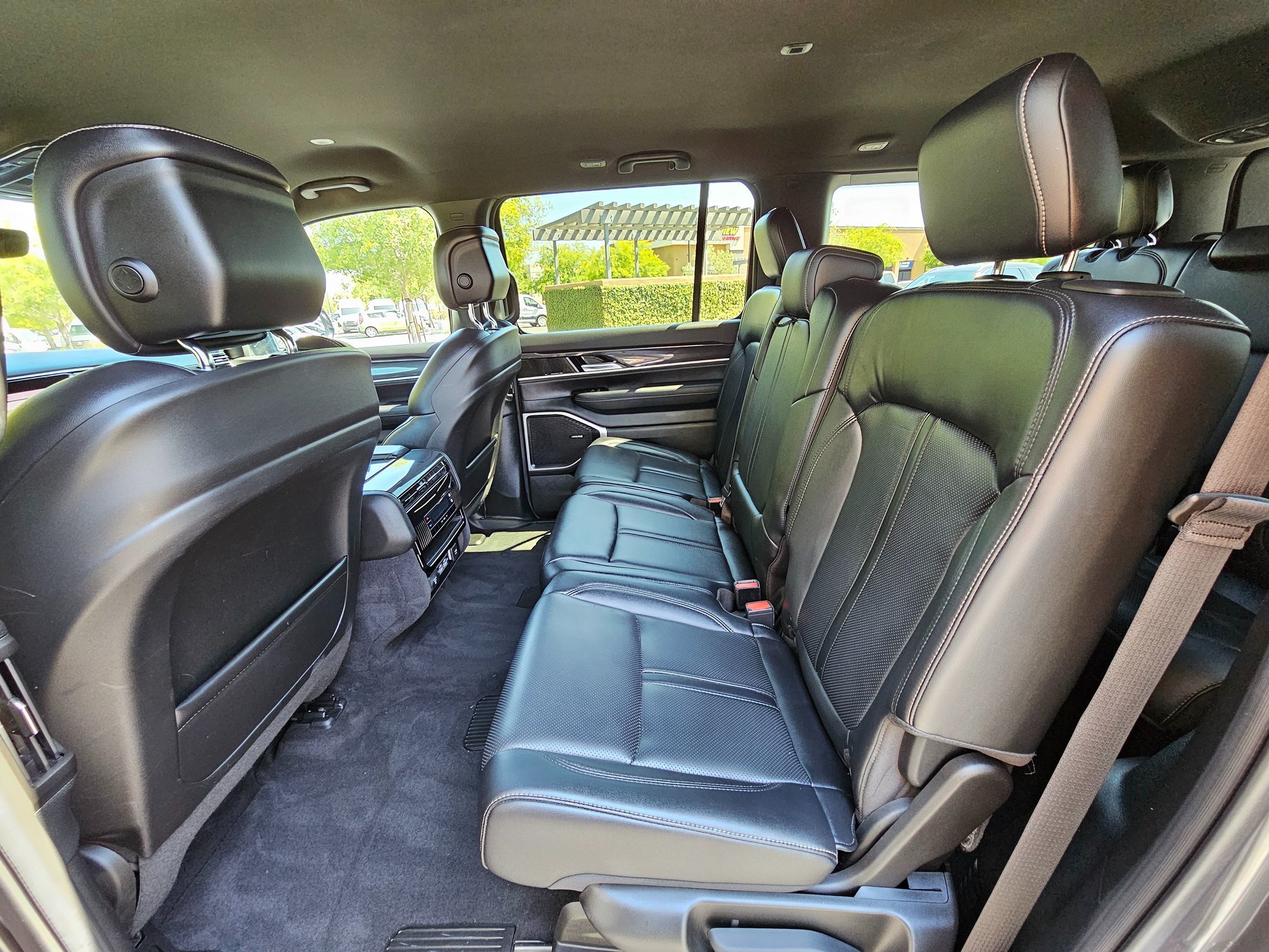2022 Jeep Wagoneer Series I photo 12