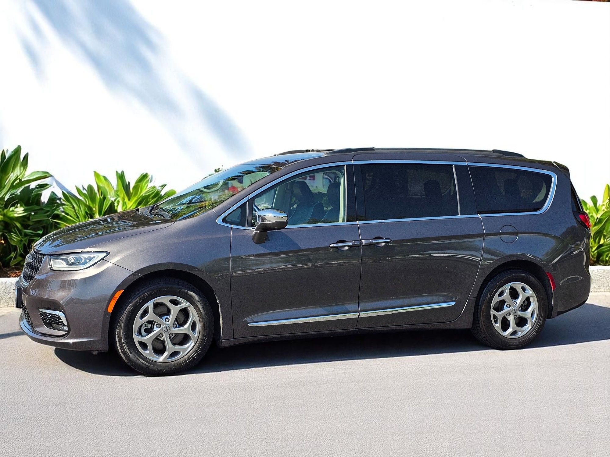 2022 Chrysler Pacifica Limited photo 10