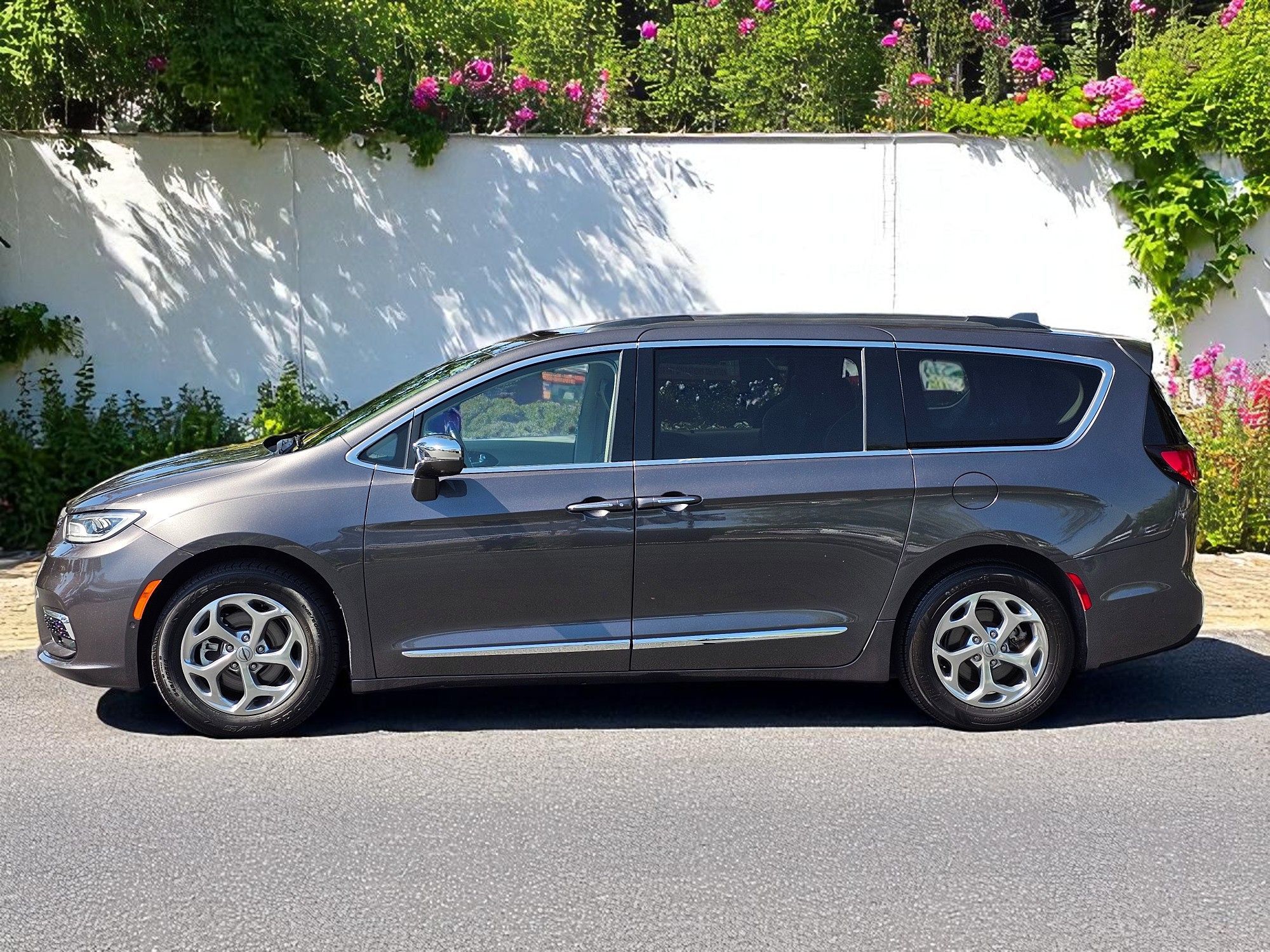 2022 Chrysler Pacifica Limited photo 12