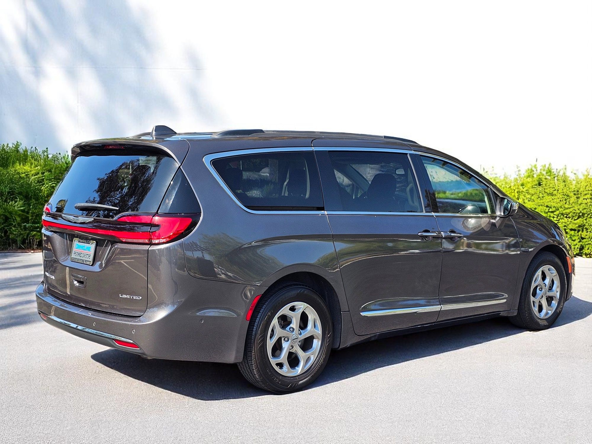 2022 Chrysler Pacifica Limited photo 3