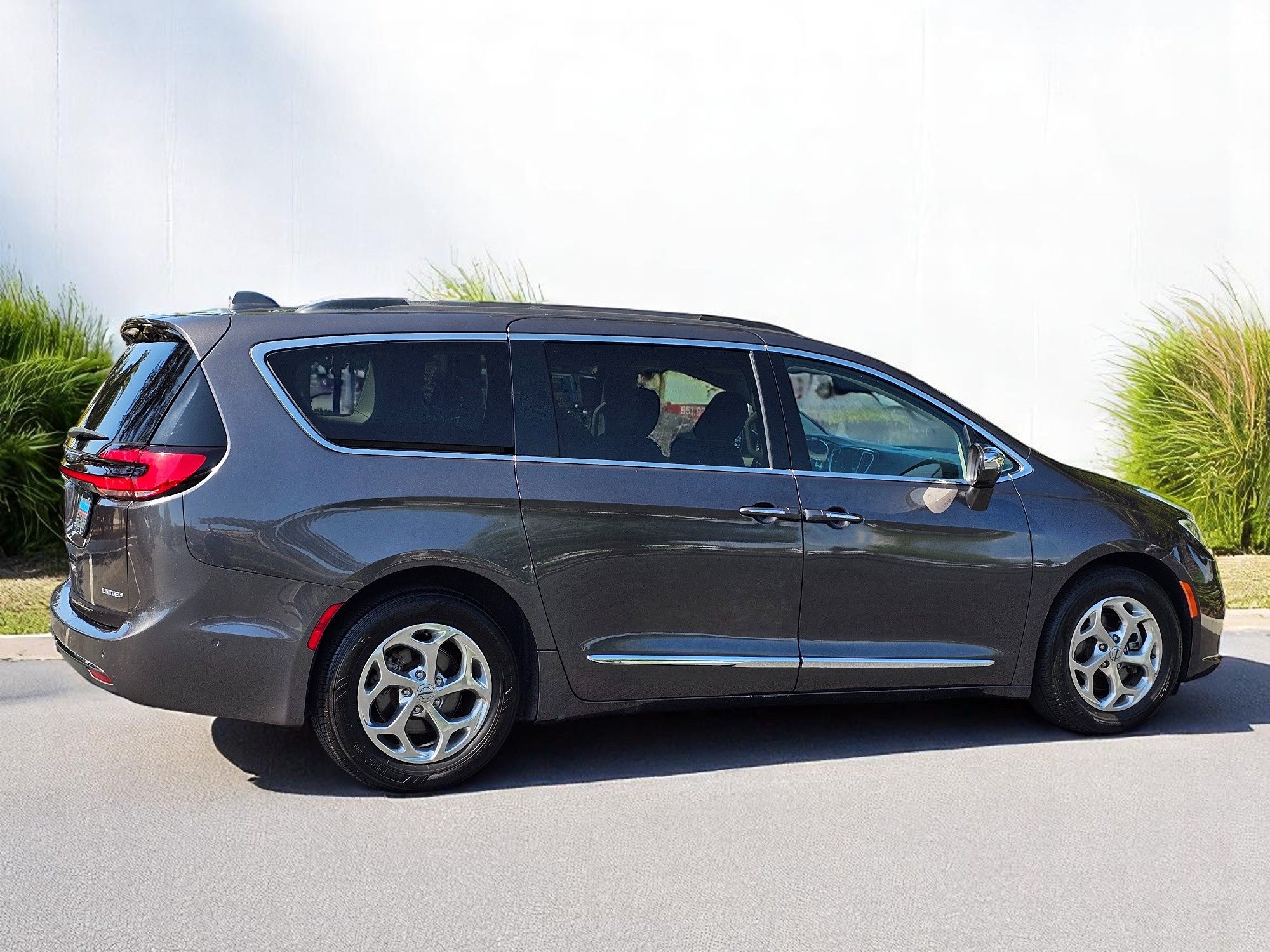 2022 Chrysler Pacifica Limited photo 7