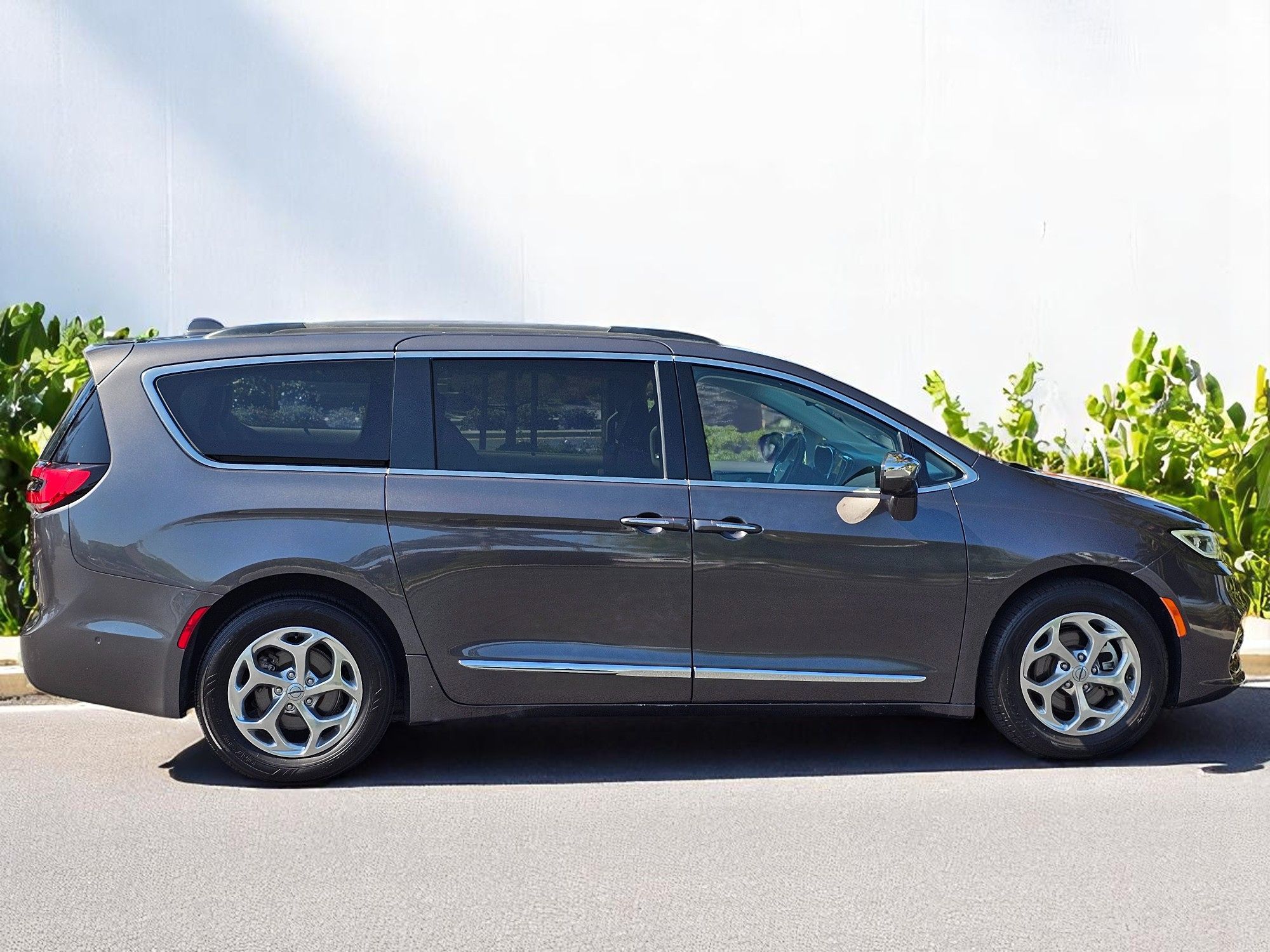 2022 Chrysler Pacifica Limited photo 11
