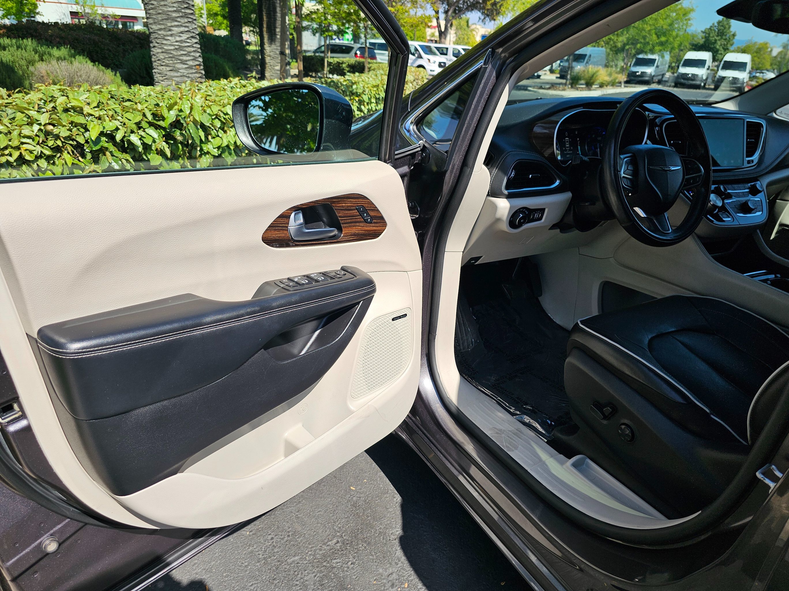 2022 Chrysler Pacifica Limited photo 13