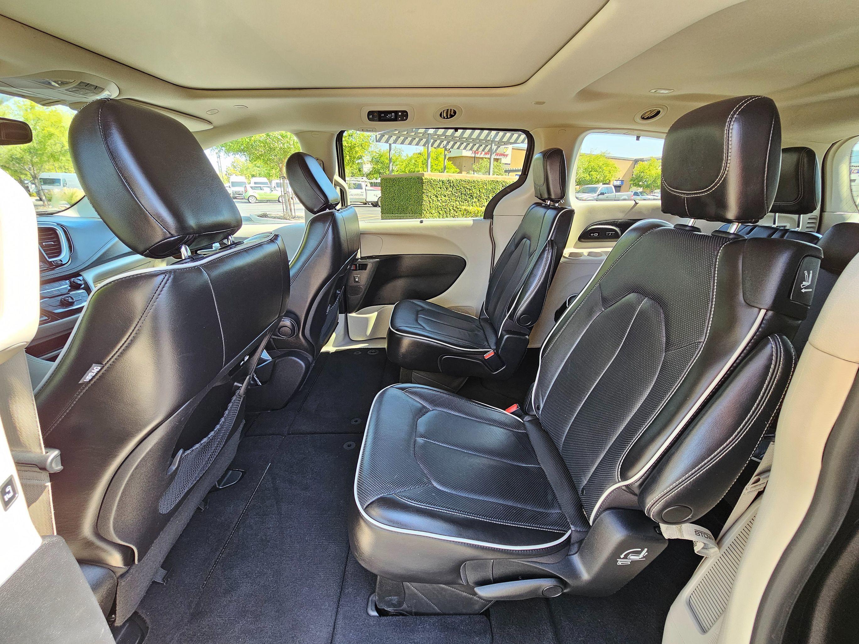 2022 Chrysler Pacifica Limited photo 18