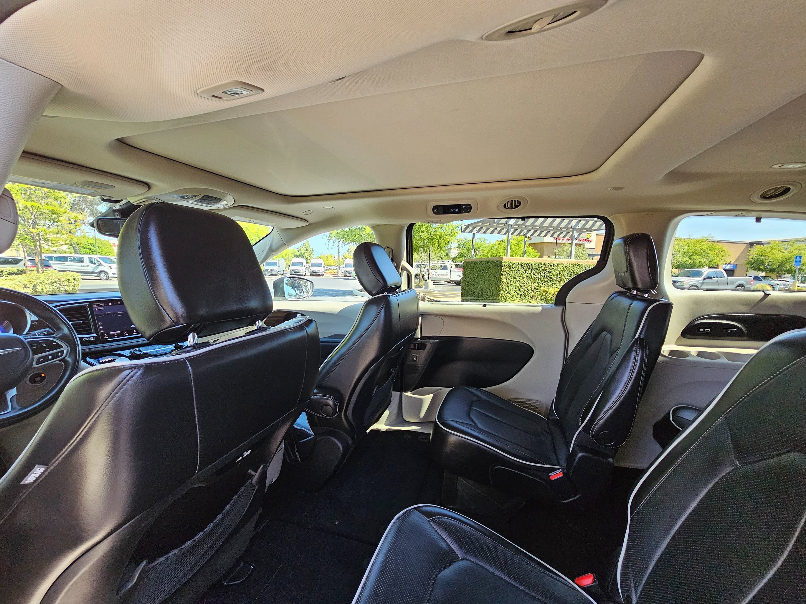 2022 Chrysler Pacifica Limited photo 21