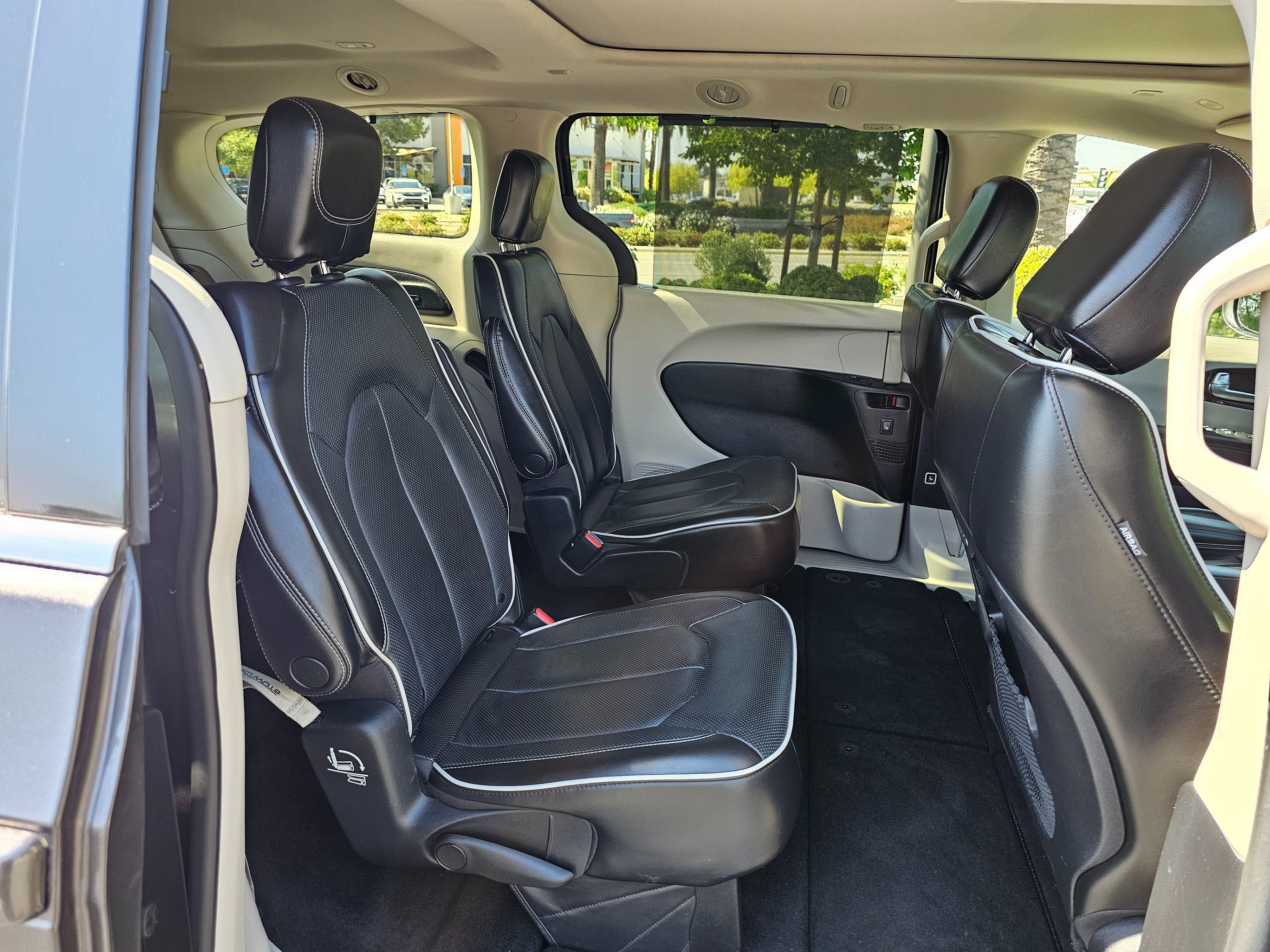 2022 Chrysler Pacifica Limited photo 29