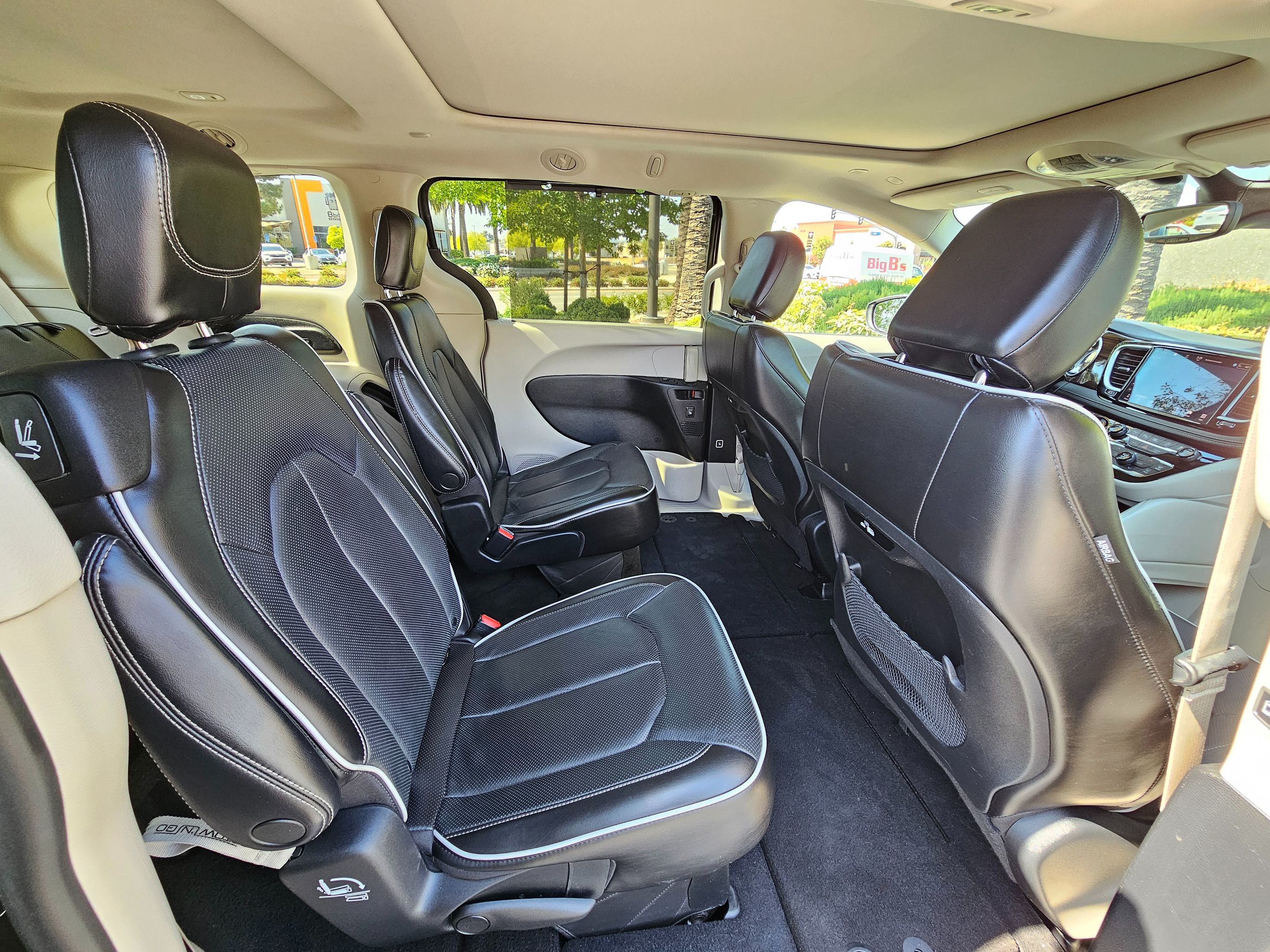 2022 Chrysler Pacifica Limited photo 30