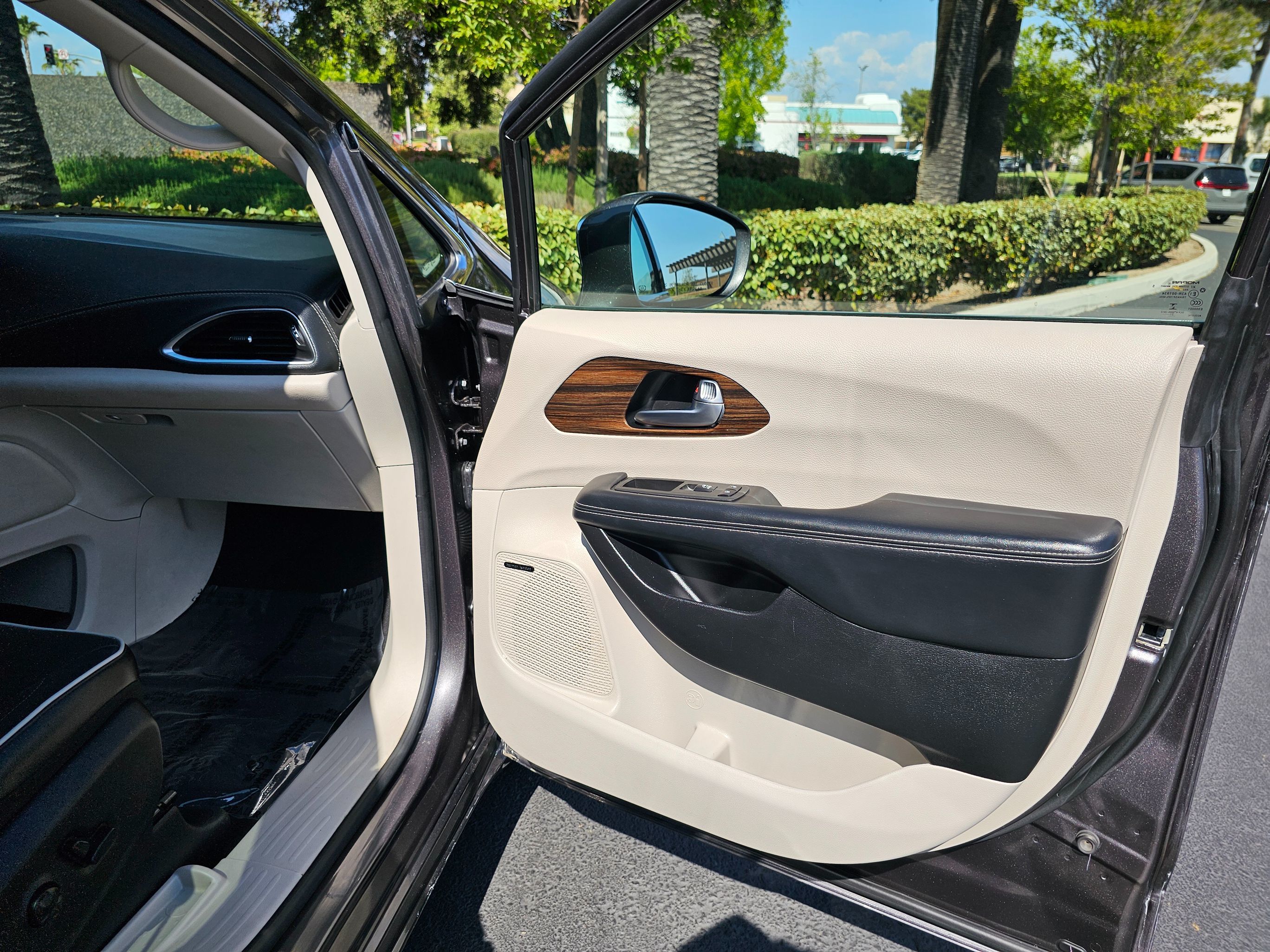 2022 Chrysler Pacifica Limited photo 32