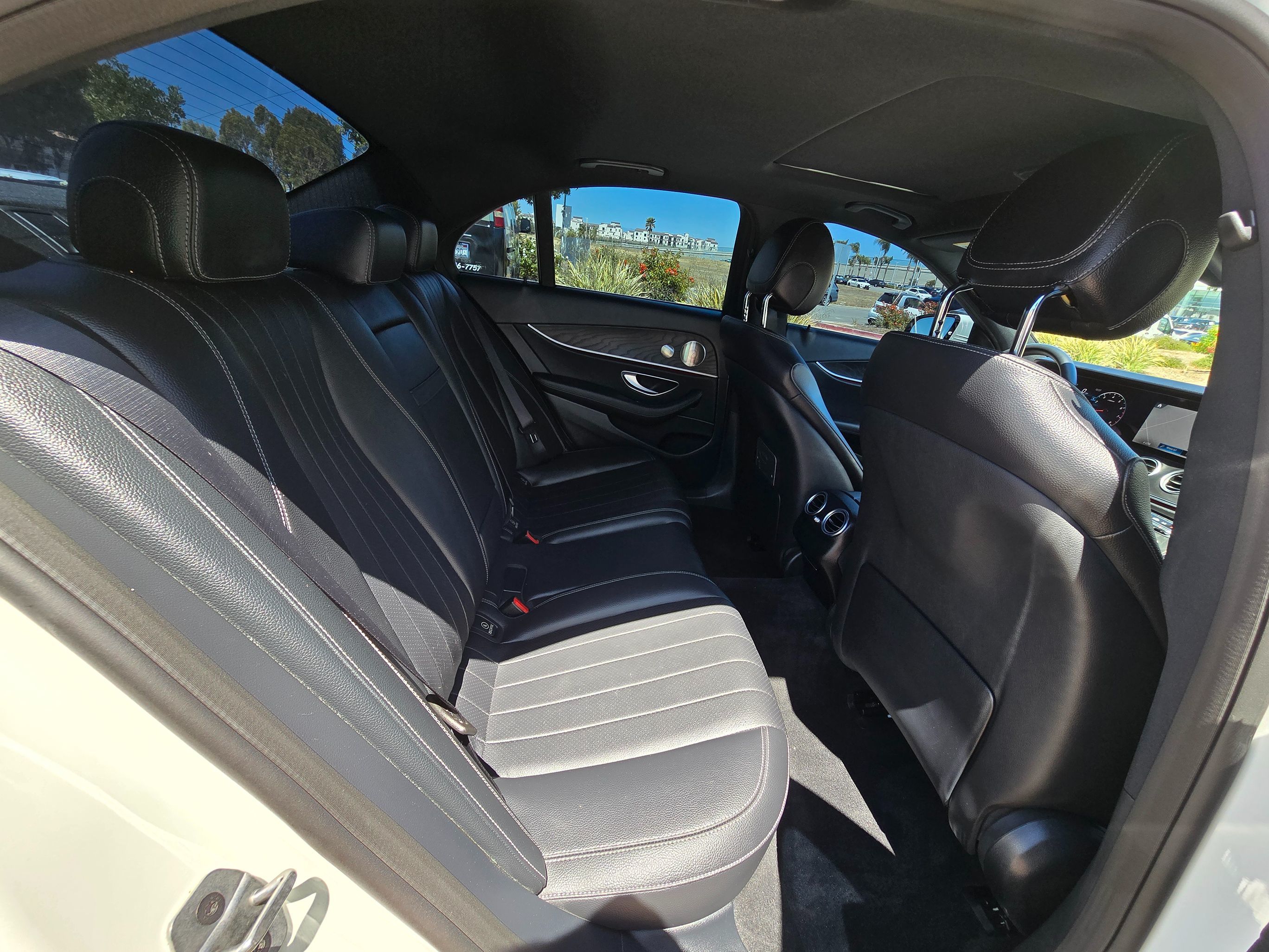 2022 Mercedes-Benz E-Class E350 - Photo 34