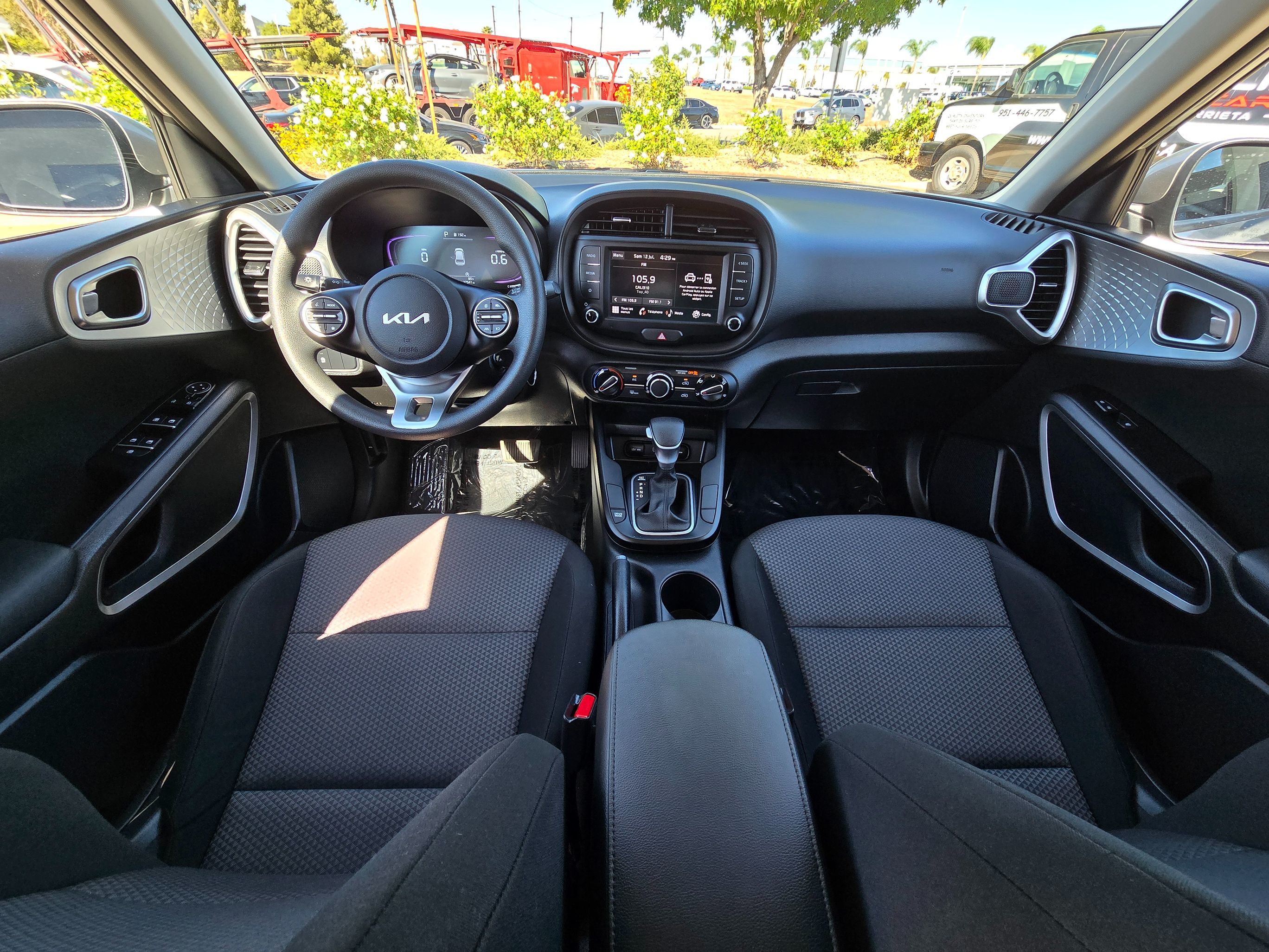 2024 Kia Soul LX - Photo 21