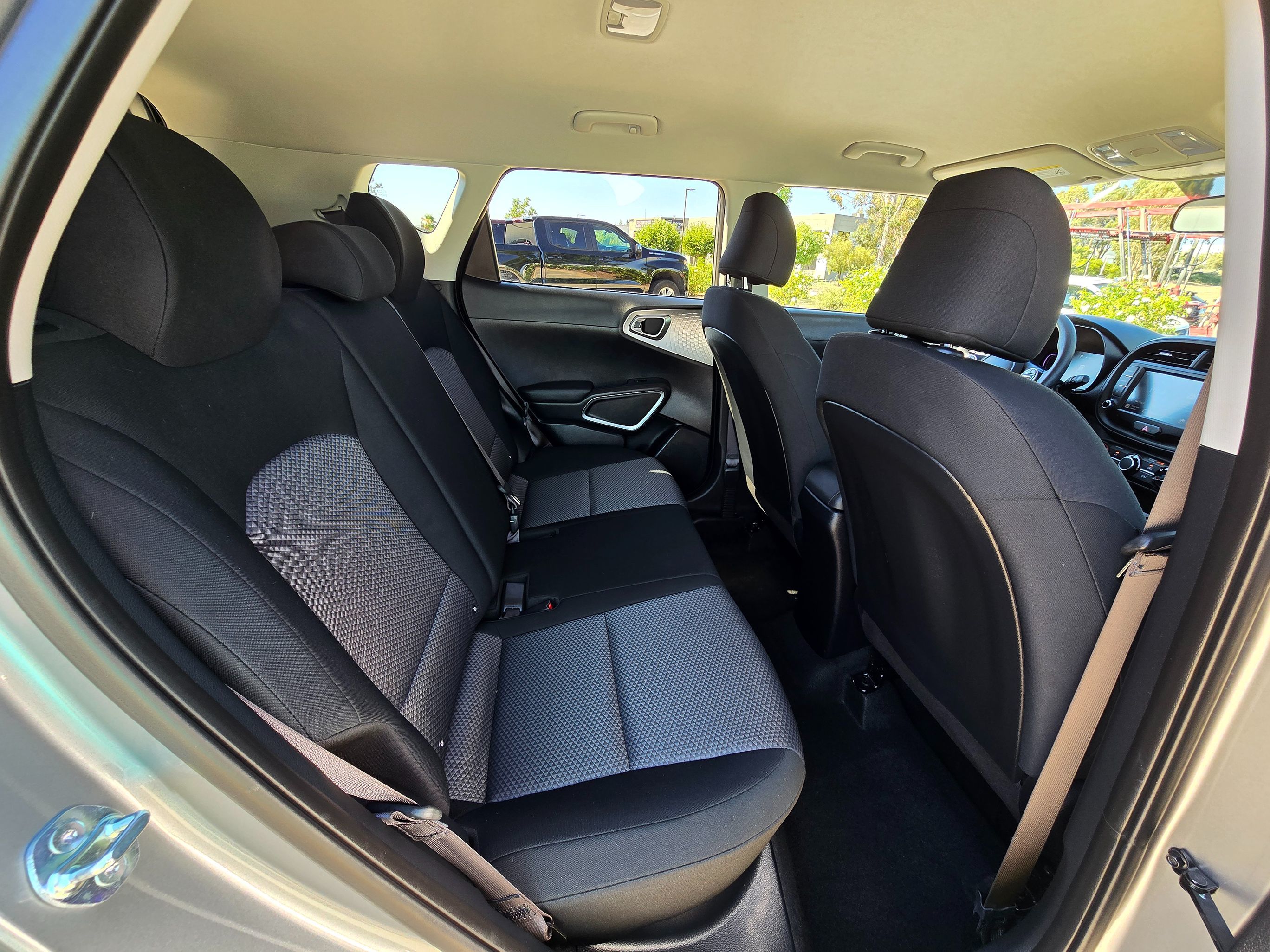 2024 Kia Soul LX - Photo 31