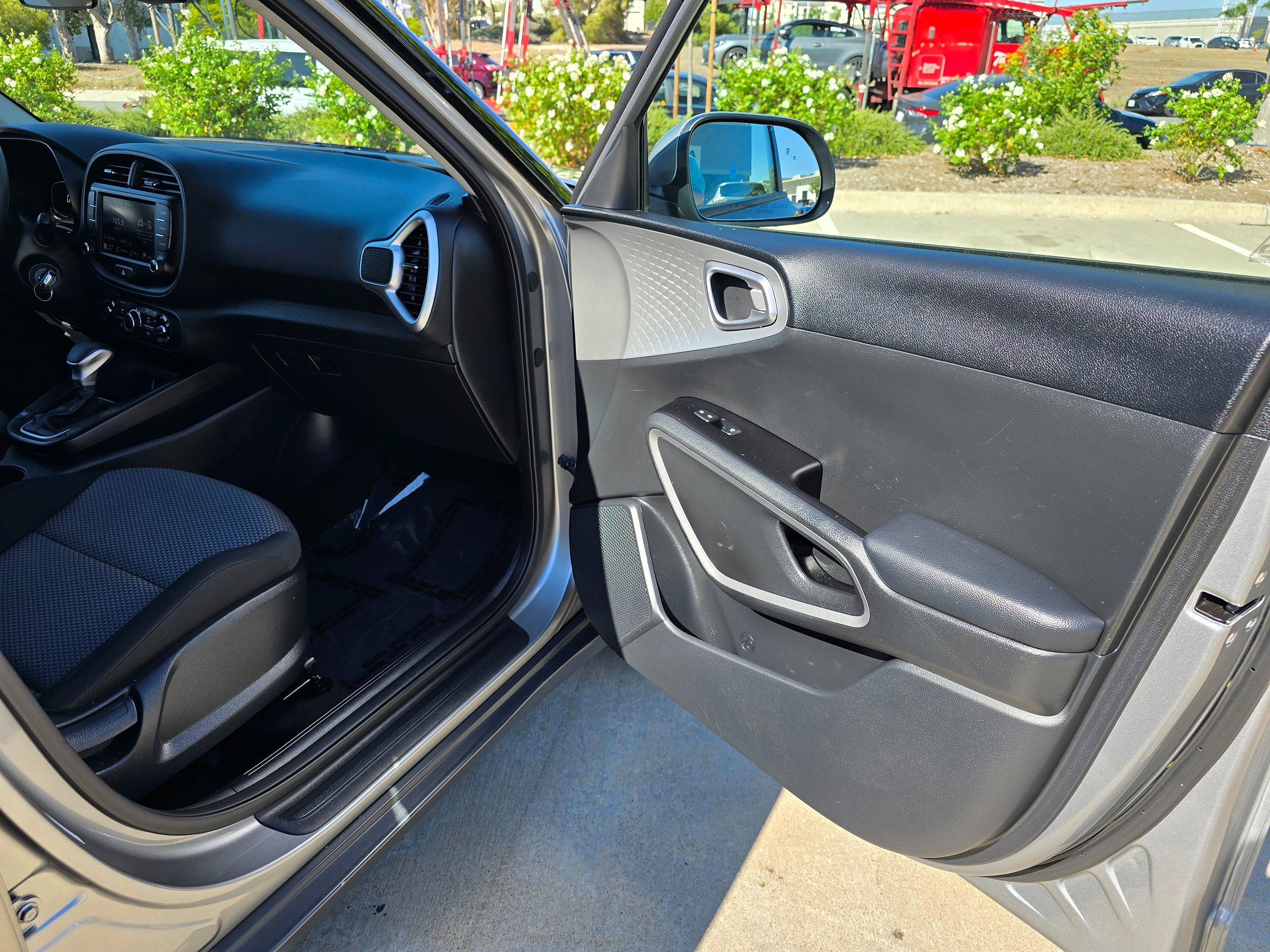 2024 Kia Soul LX - Photo 32